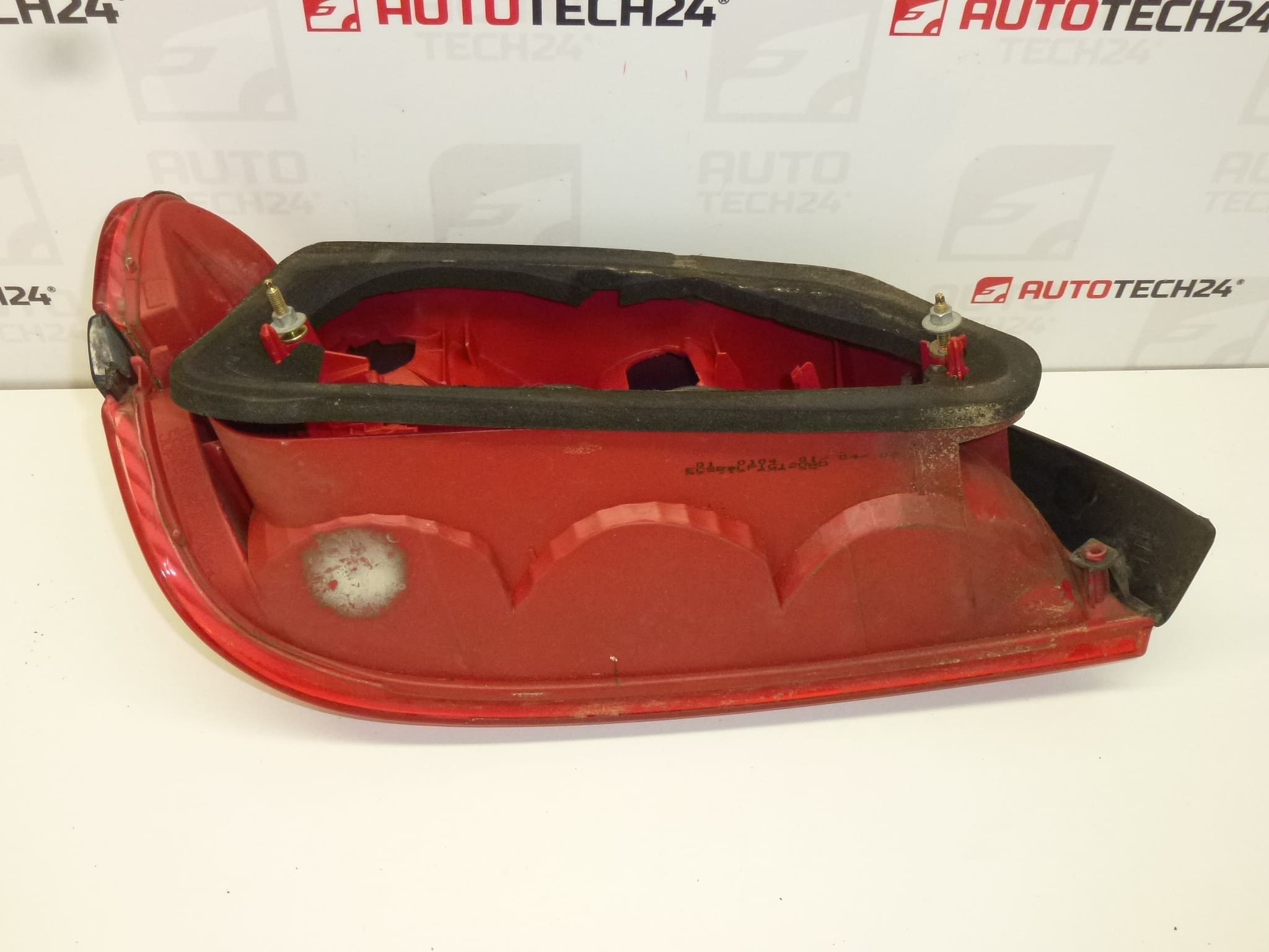 Feu arrière droit avec moulure KMPD Peugeot 406 4 portes 9630364777 6351L5