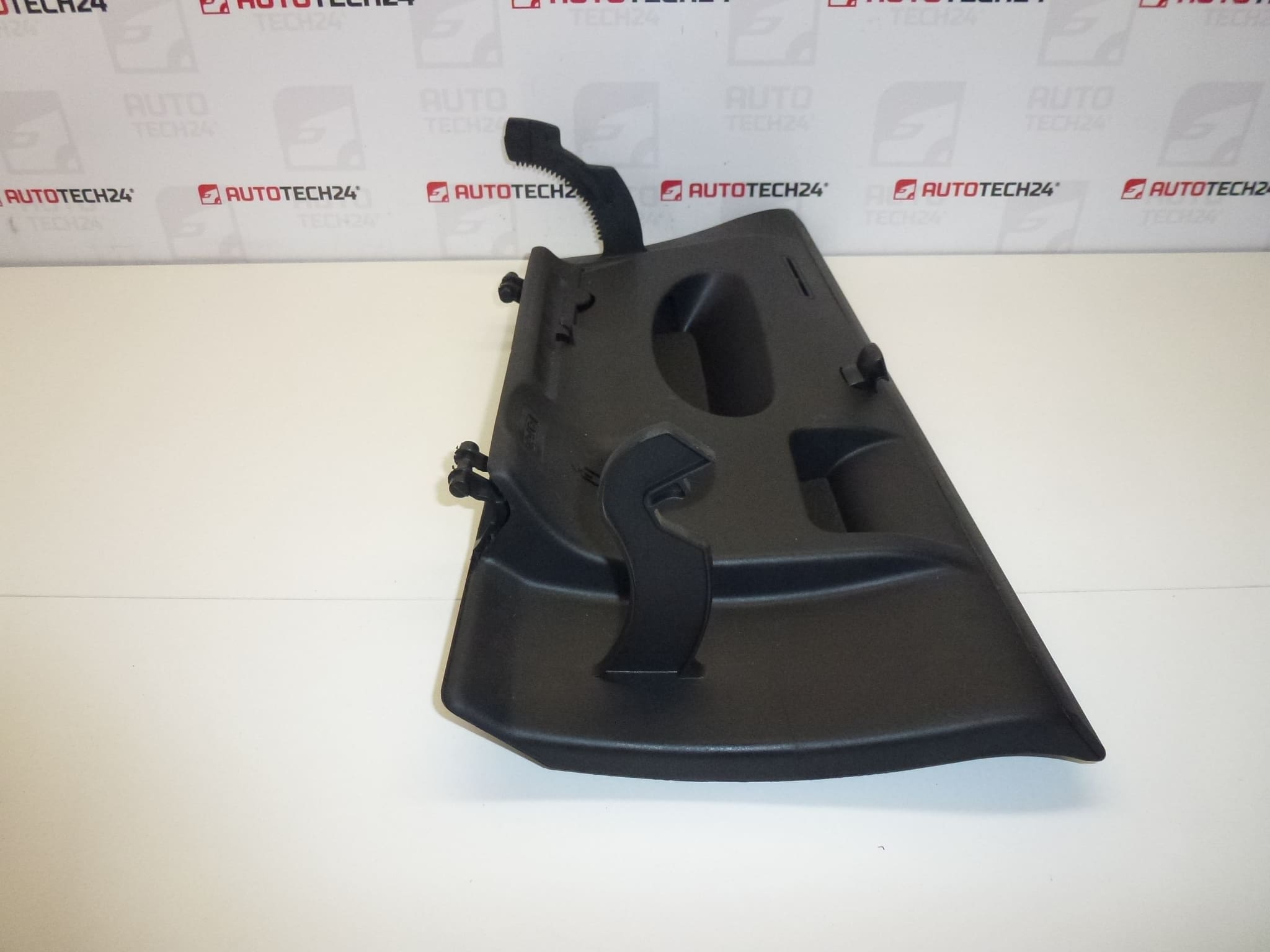Boite à gants Citroën C4 8218N1