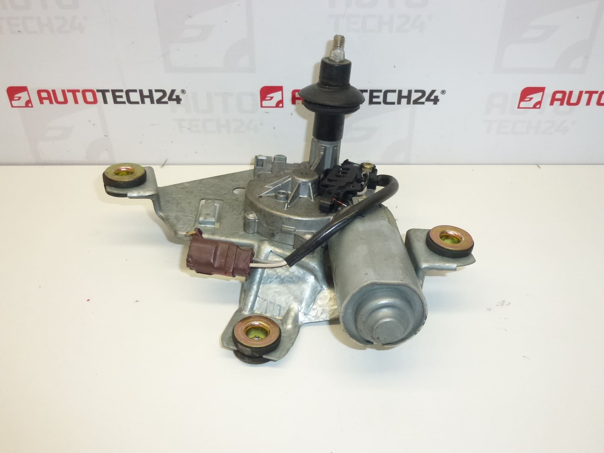 Moteur d'essuie-glace arrière Peugeot 406 Break 0390201556 6405G3