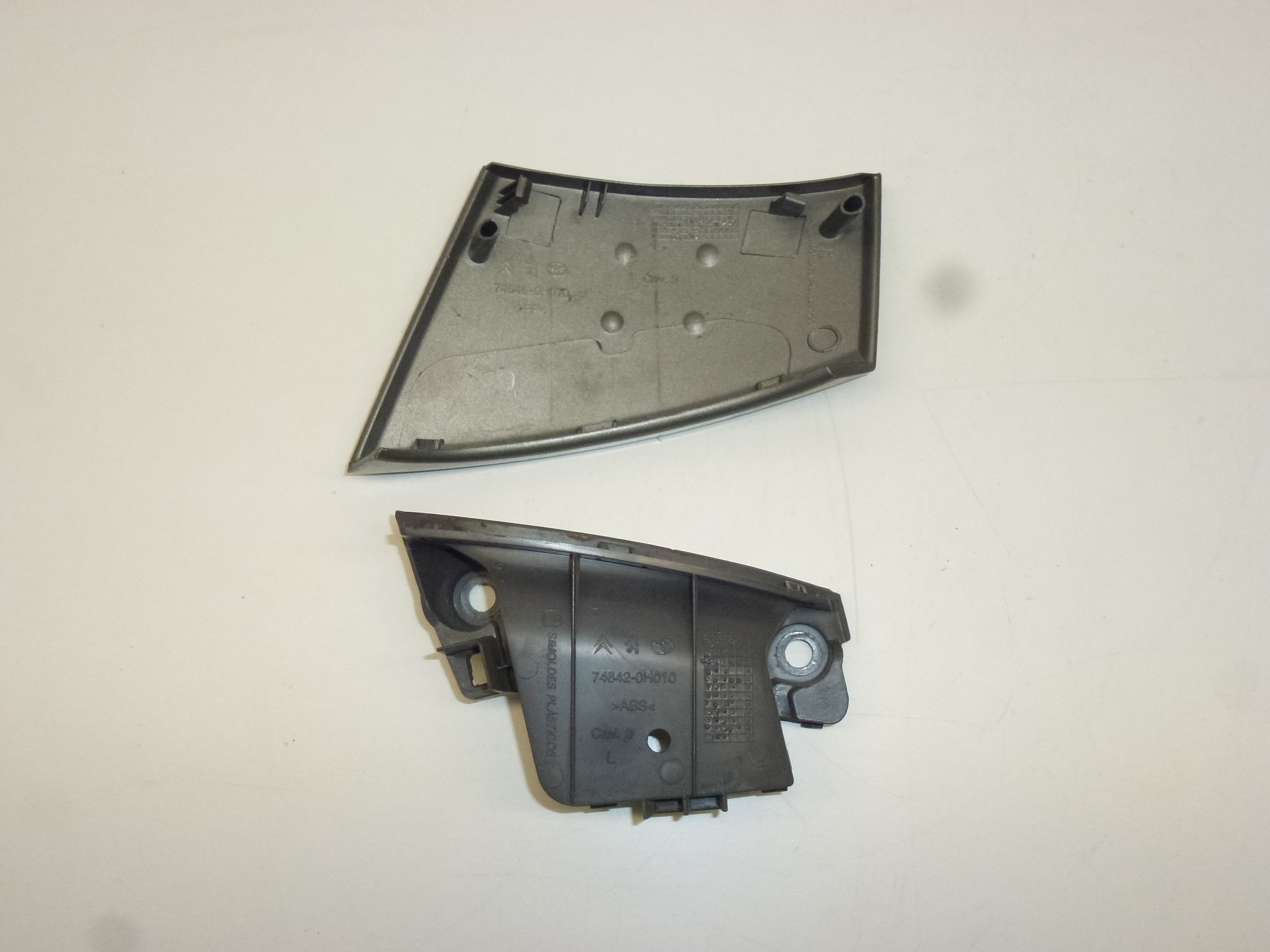 Poignée intérieure gauche Citroën C1 Peugeot 107 74646-0H010 74642-0H010