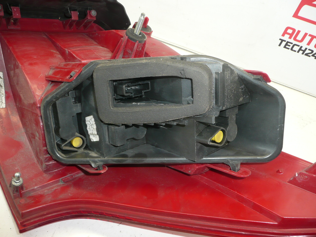 Feu arrière gauche Peugeot 407 SW 9683275280 6350FR