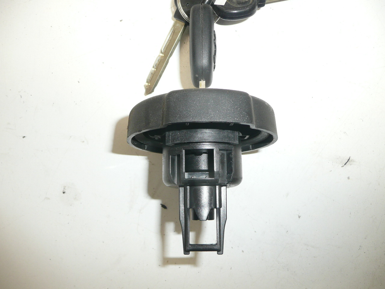 Bouchon de réservoir avec clé Citroën Peugeot 1508L7