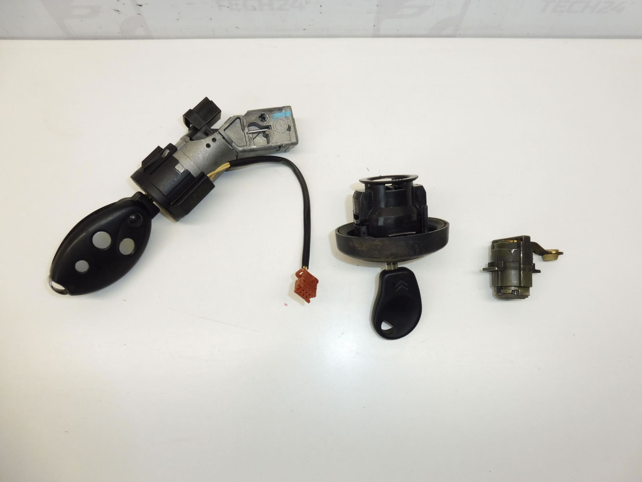 Ensemble de serrures avec 2 clés pour Citroën C5 (2005-2007) - 4162HE – Image 2