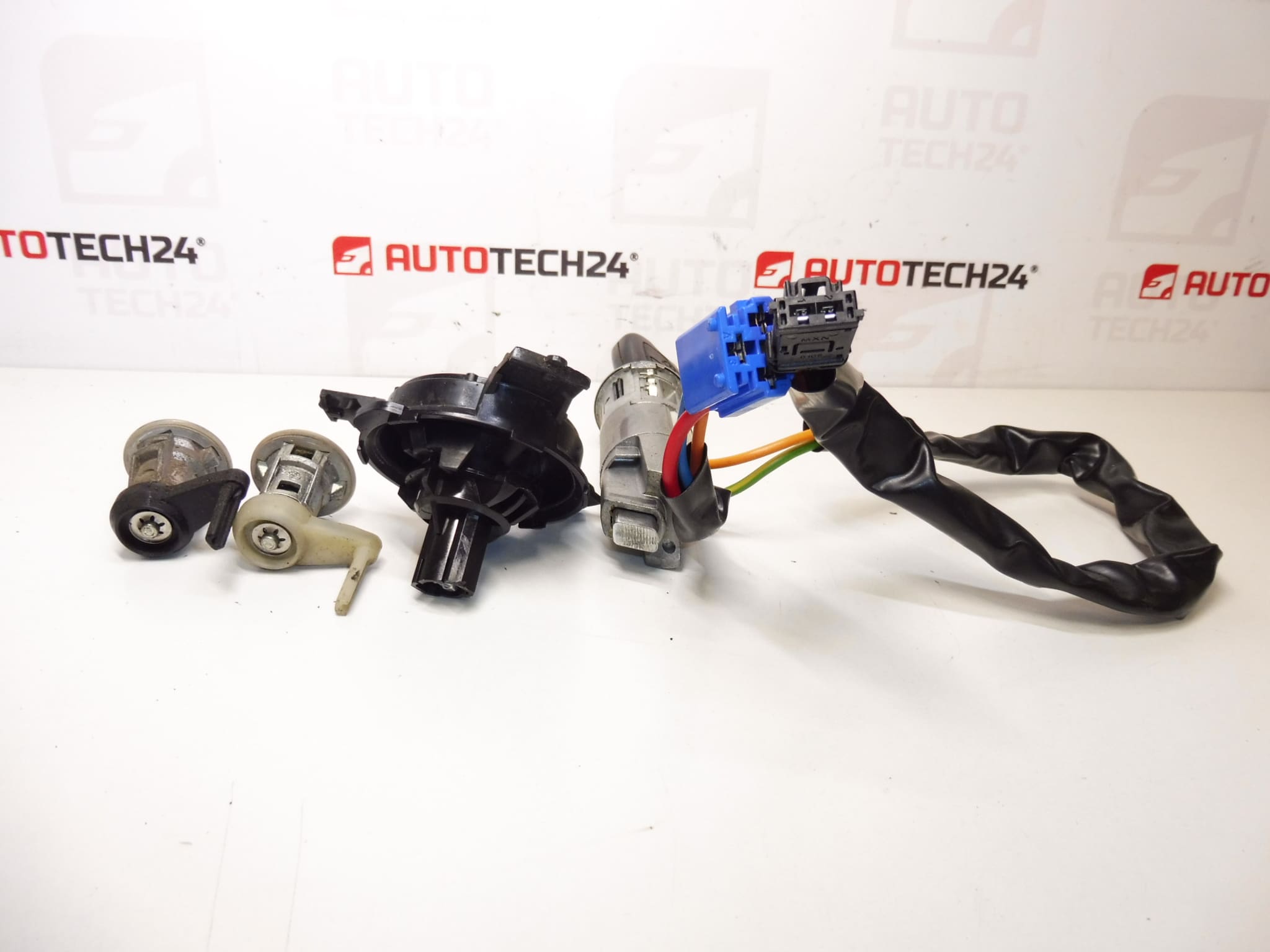 Ensemble de serrures d'occasion pour Peugeot 206/206+ 1 clé Réf. 4162NR, 4162EZ – Image 2