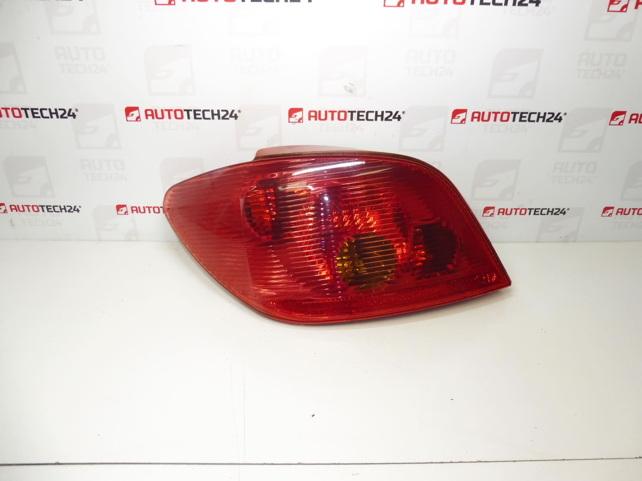 Light arrière gauche Peugeot 307 96343704JE 89023238 6350P3