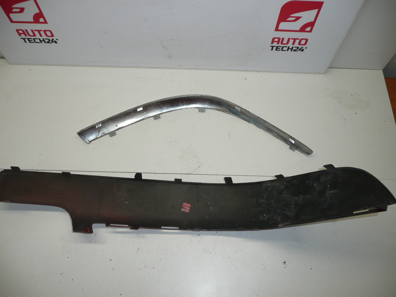 Bande avec pare-chocs LP chromé Citroën Xsara Picasso 7452CK