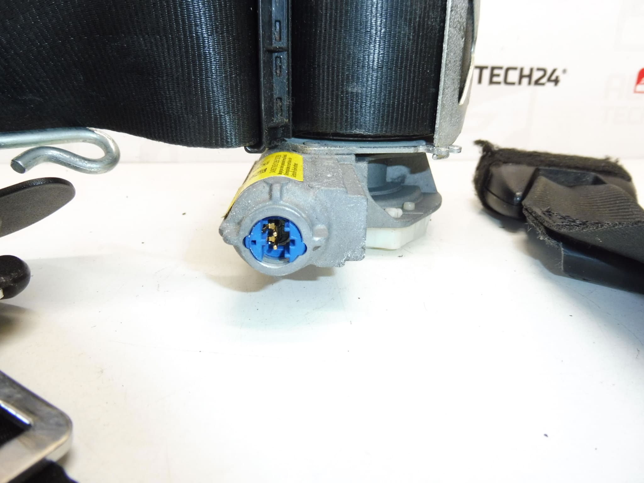 Ceinture de sécurité droite Peugeot 3008 5008 34068389F 8975HN – Image 2