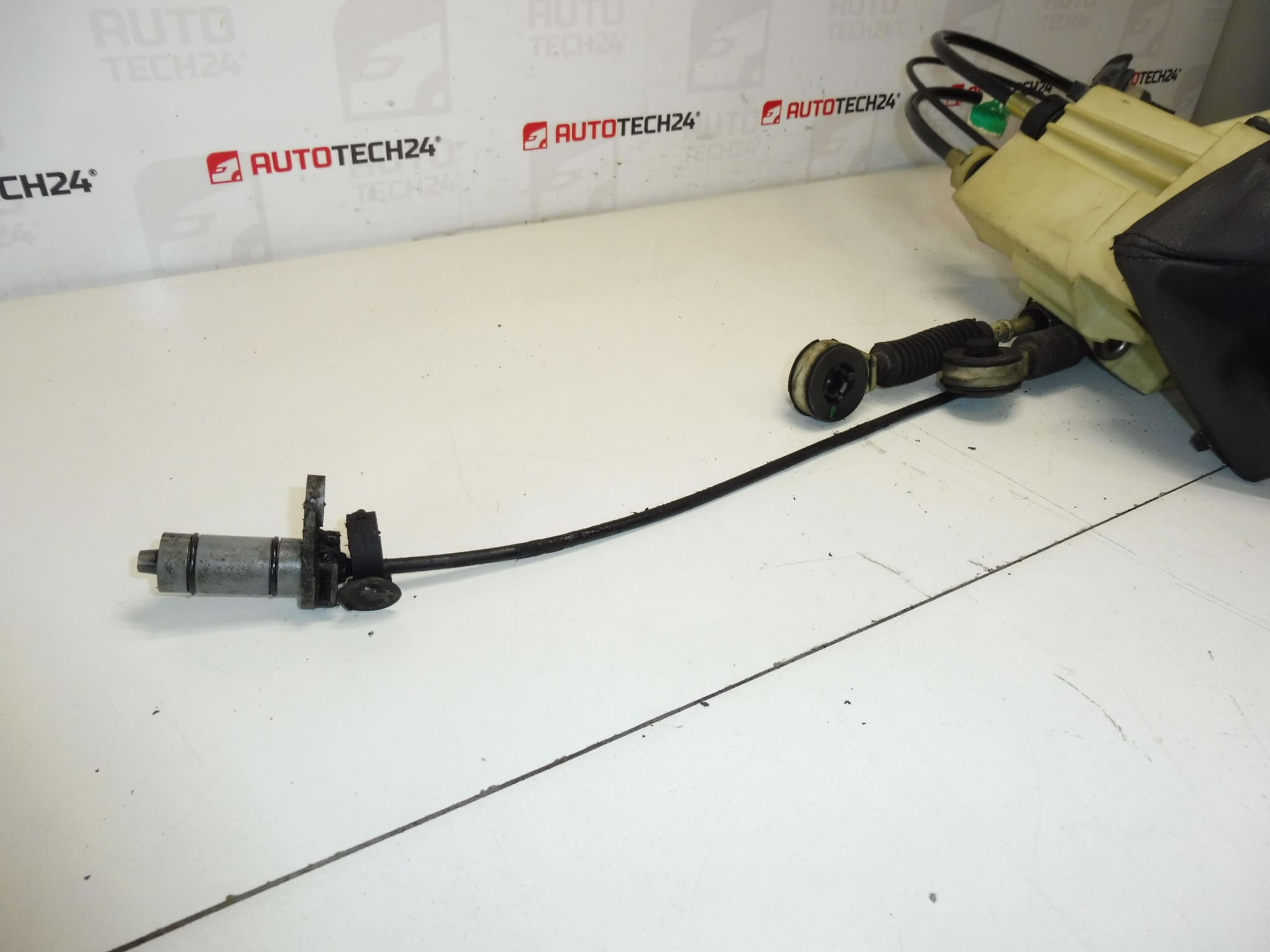 Console et câbles de changement de vitesse 6 rapports Citroën Peugeot 2400P7 2444X8 241059 – Image 2