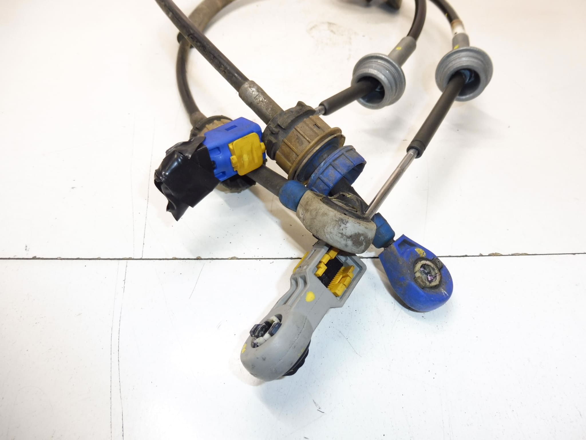 Câbles de commande de passage de vitesses d'occasion pour Peugeot 308 (réf. 1637135780, 2444GH) – Image 2