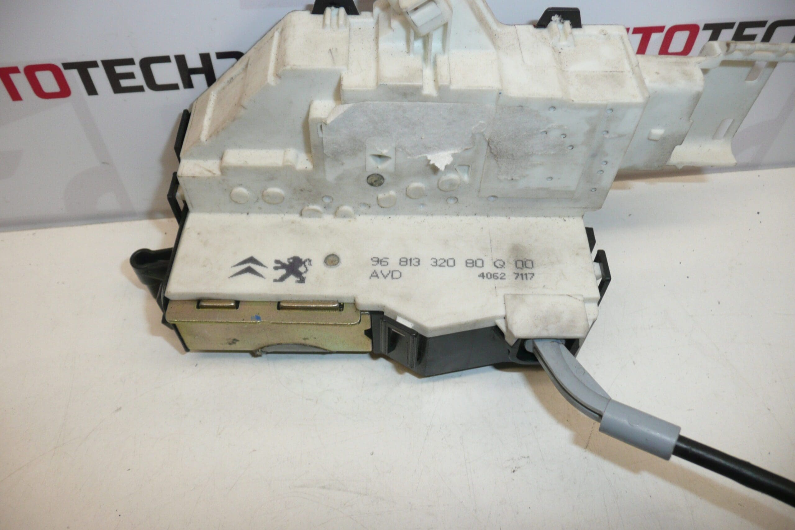 Serrure de porte droite Citroën C4 3 portes 9681332080 9136EV – Image 2