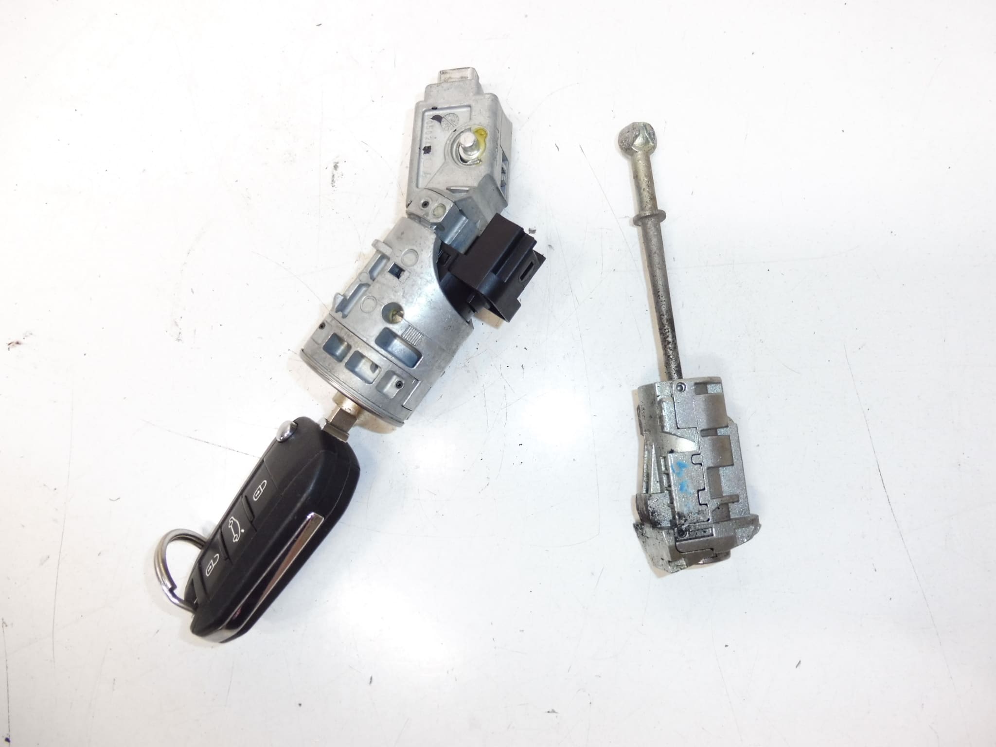 1 clé à distance Peugeot 301 9678792480 4162wk