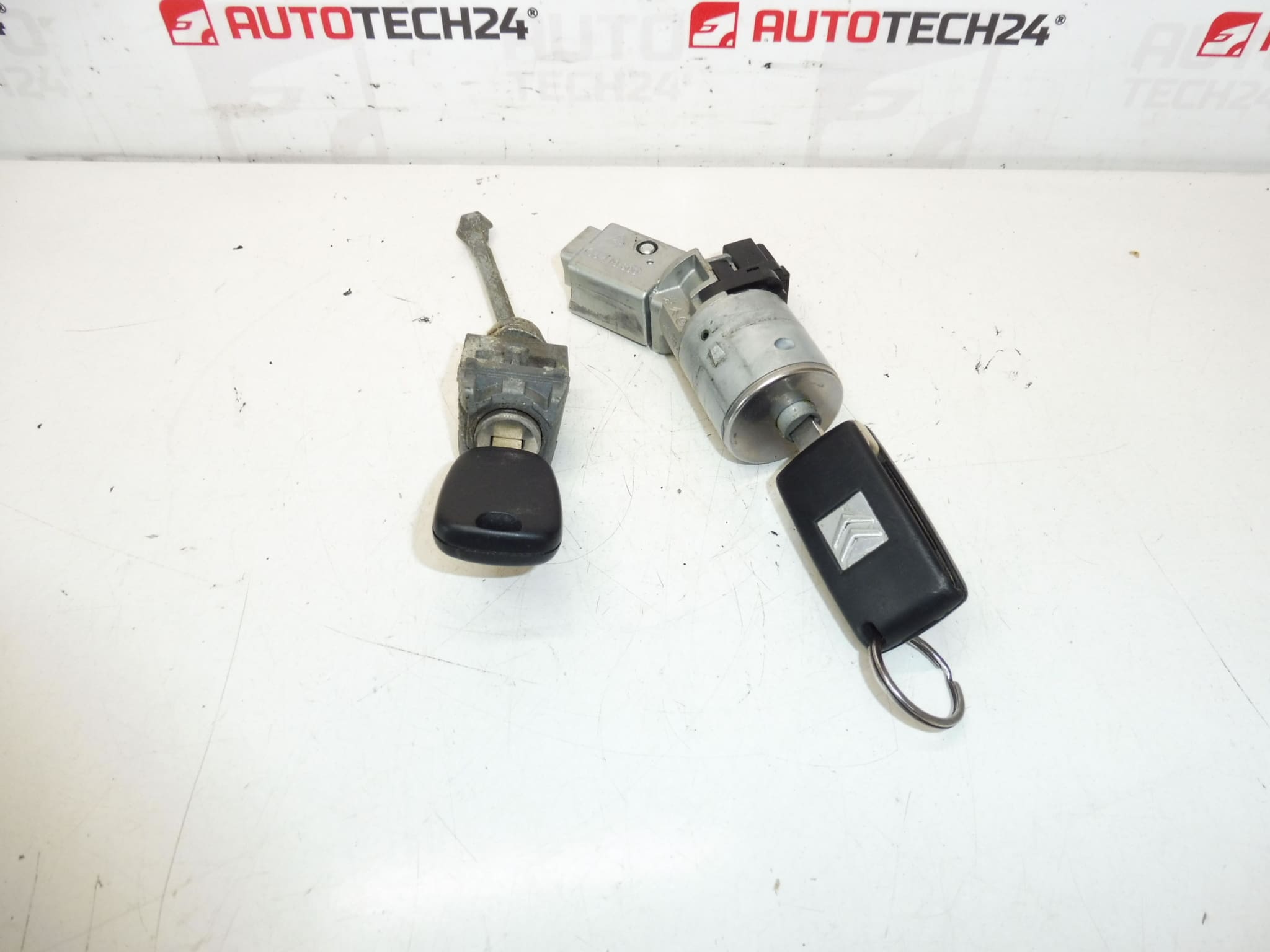 Ensemble de verrous et 2 touches Citroën Peugeot 4162KF 4162KC