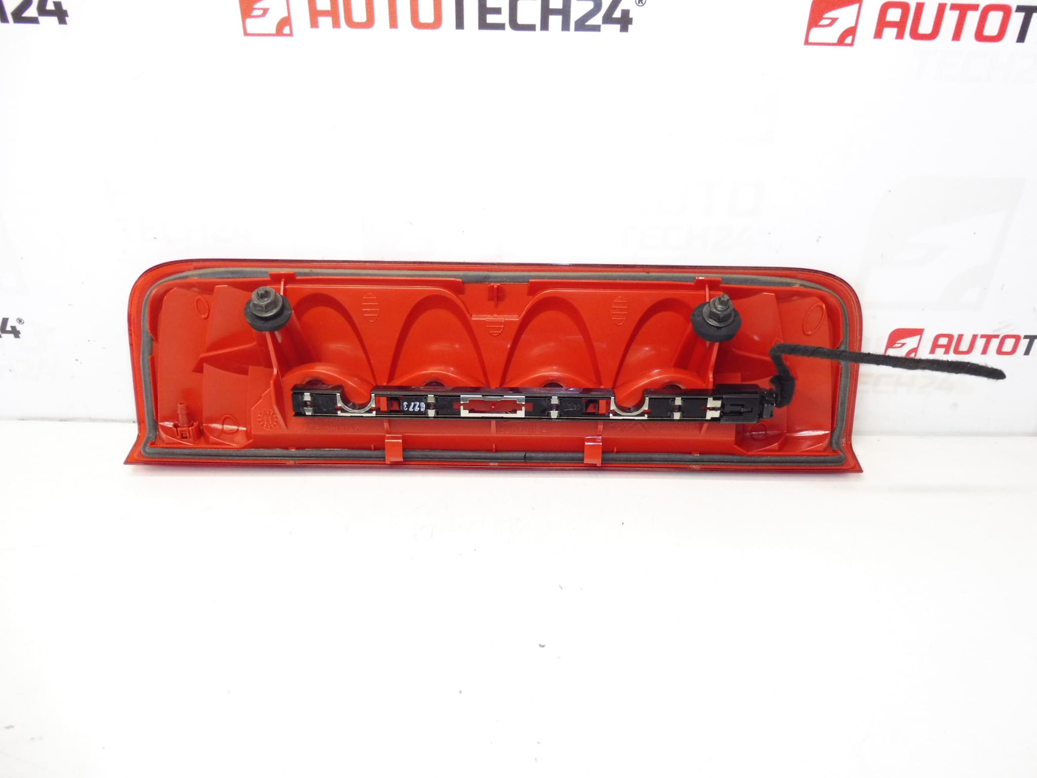 Le troisième feu stop Peugeot 207 break 9680158180 6350CK – Image 2
