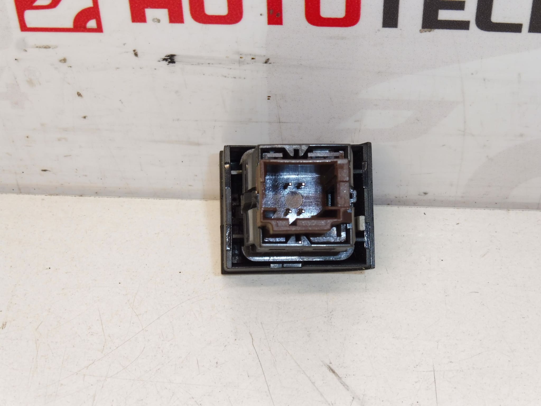 Interrupteur ESP Peugeot 207 96522785XT 98110141XT 454922 – Image 2