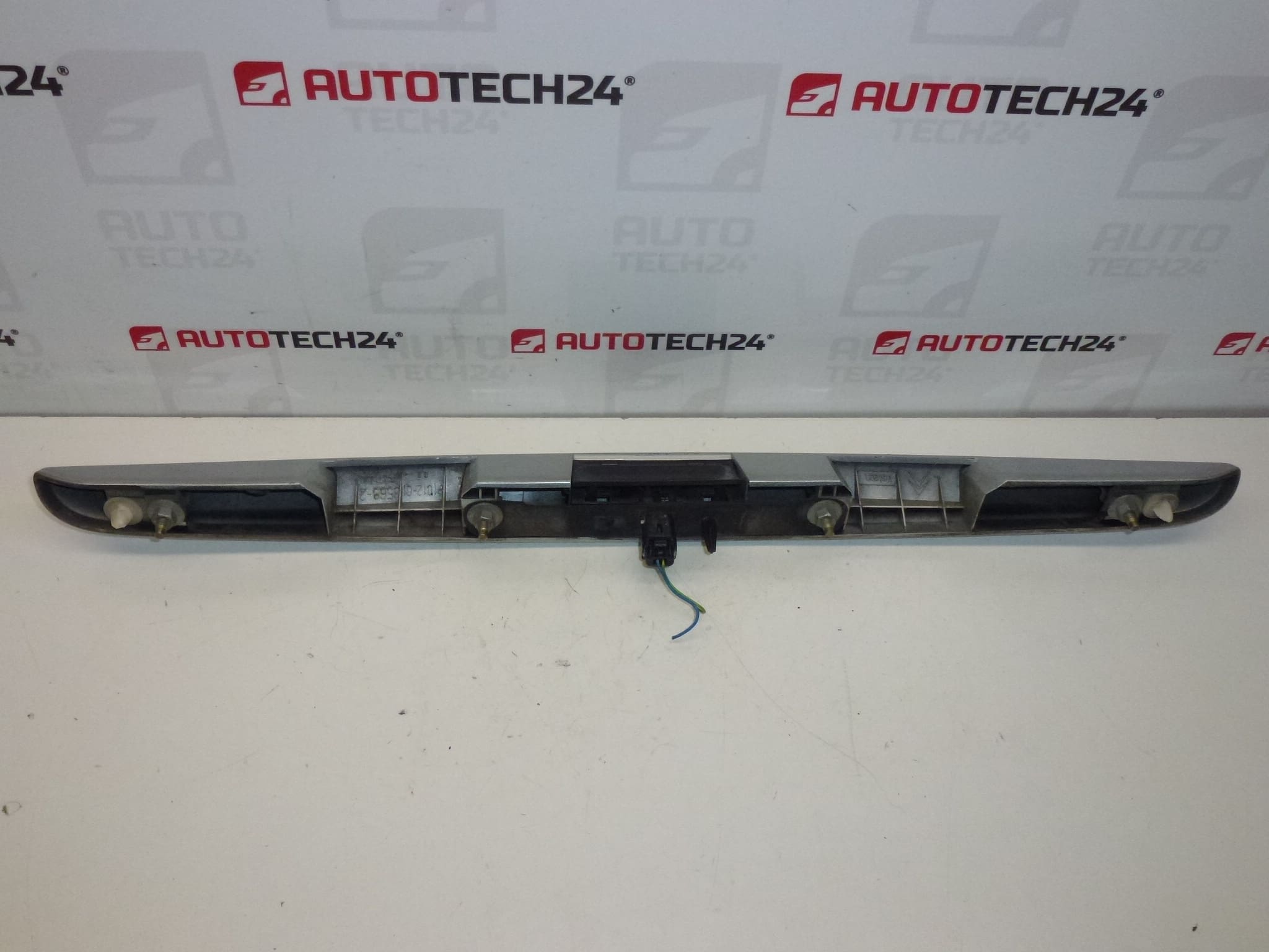 Poignée De Coffre Arrière Citroën C3 EZRC 8742N9 8742E1 – Image 2