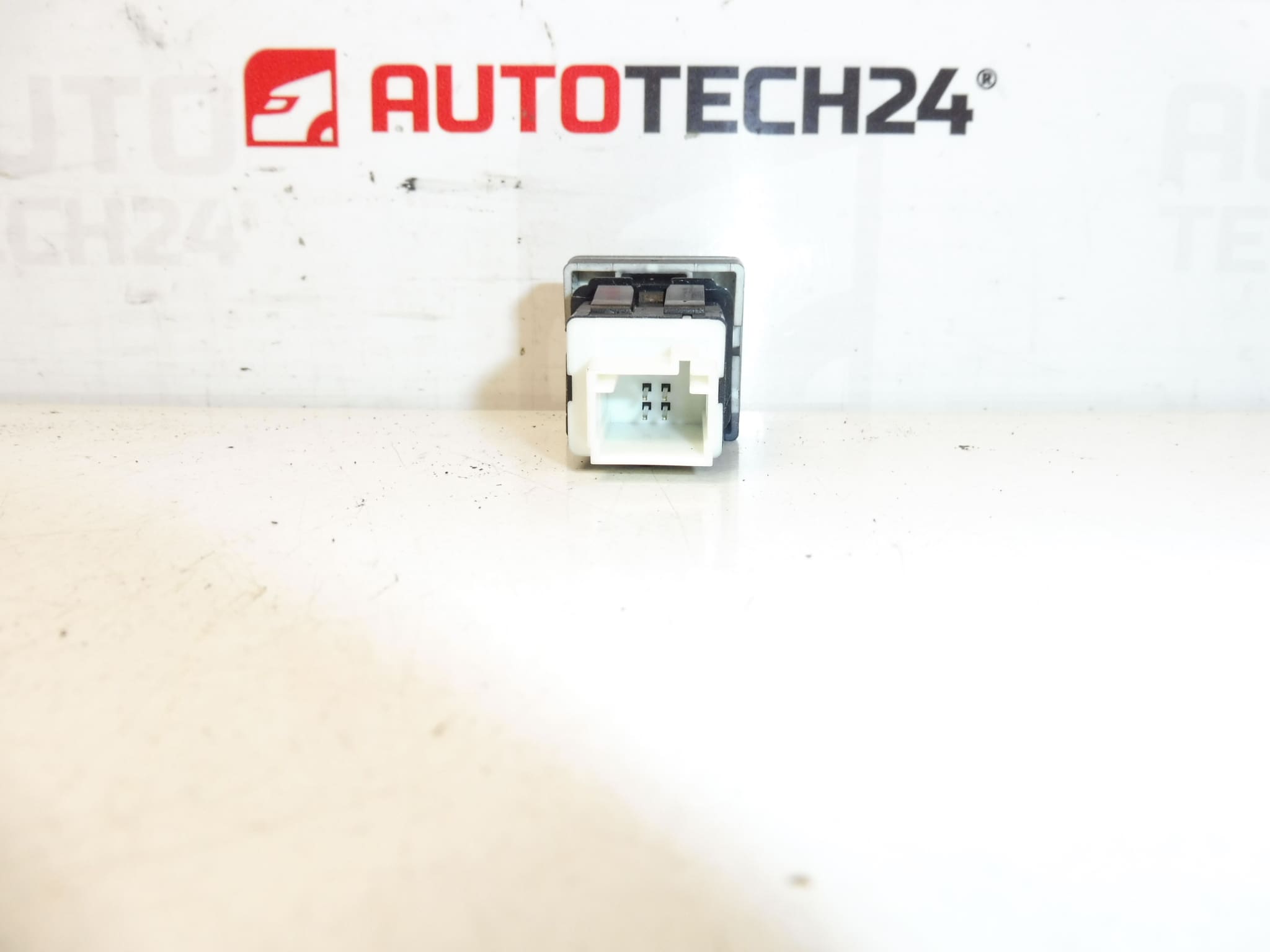 Interrupteur de Déverrouillage Citroên Peugeot 96583098XT 6490E1 – Image 2