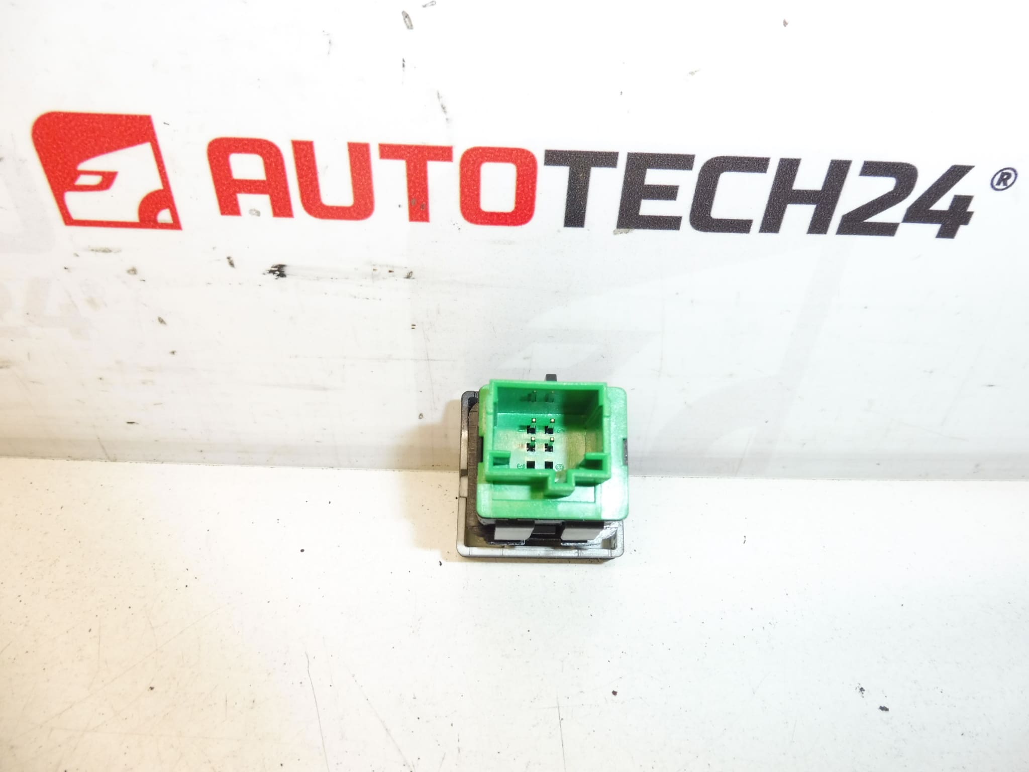 Interrupteur De Verrouillage Central Citroën Peugeot 96582880XT 6490E1 – Image 2