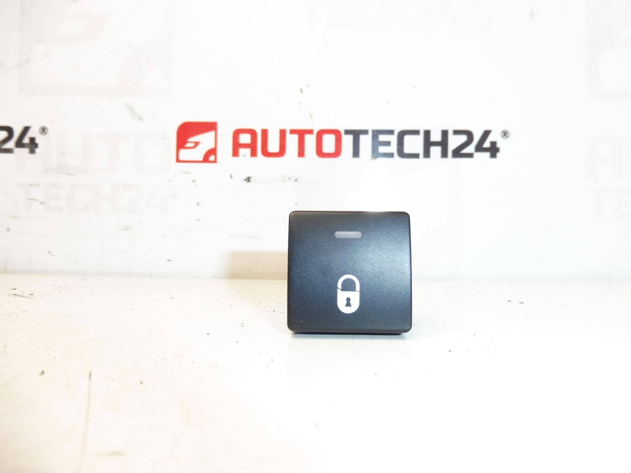 Commutateur de verrouillage central Citroën Peugeot 96582880XT 6490E1