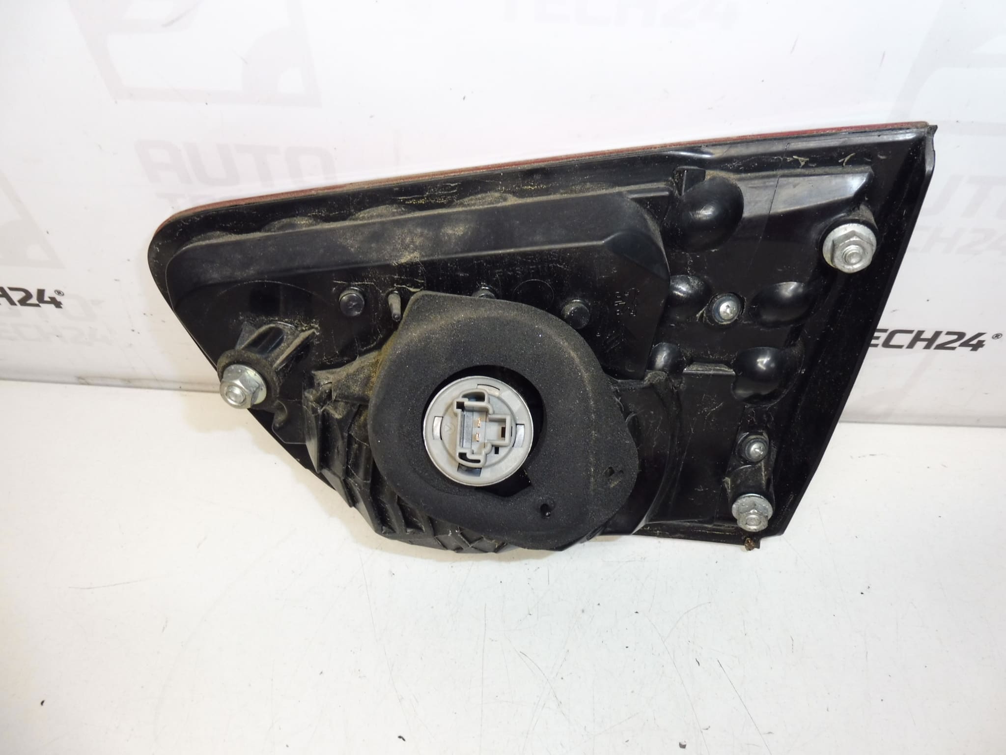 Cache de feu arrière gauche Citroën C-Crosser 6350EK – Image 2