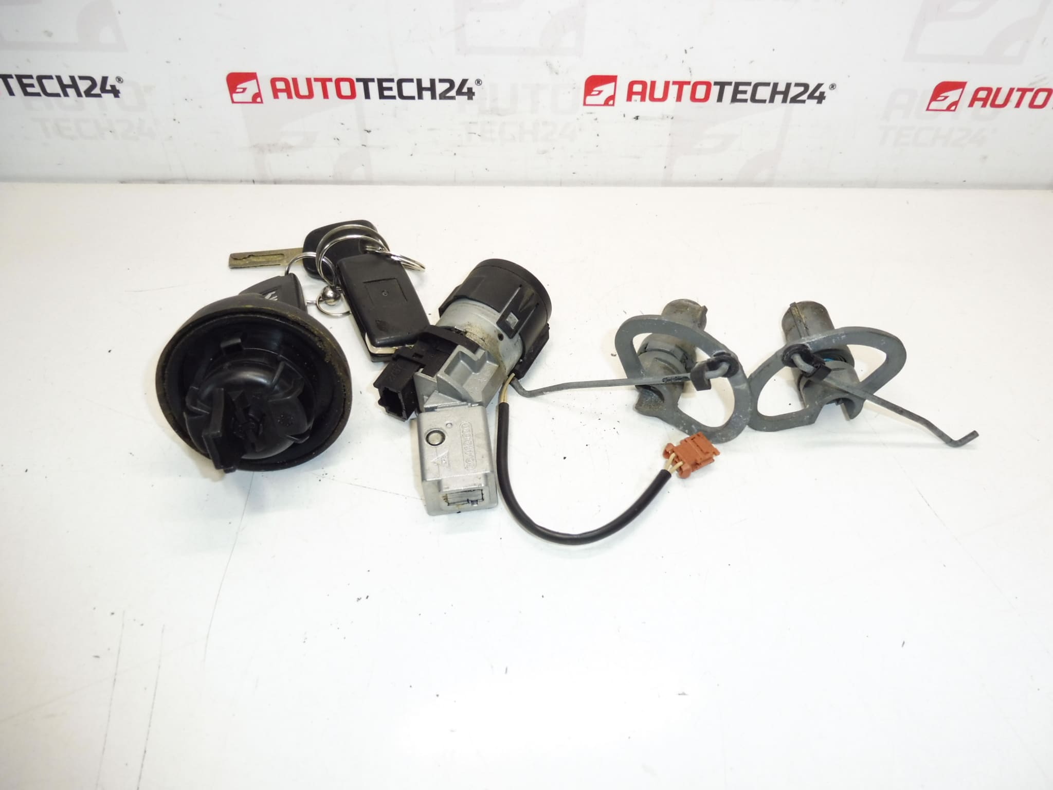 Ensemble pour Citroën C8 et Peugeot 807 - 2 clés (4162TA, 4162KJ) – Image 2