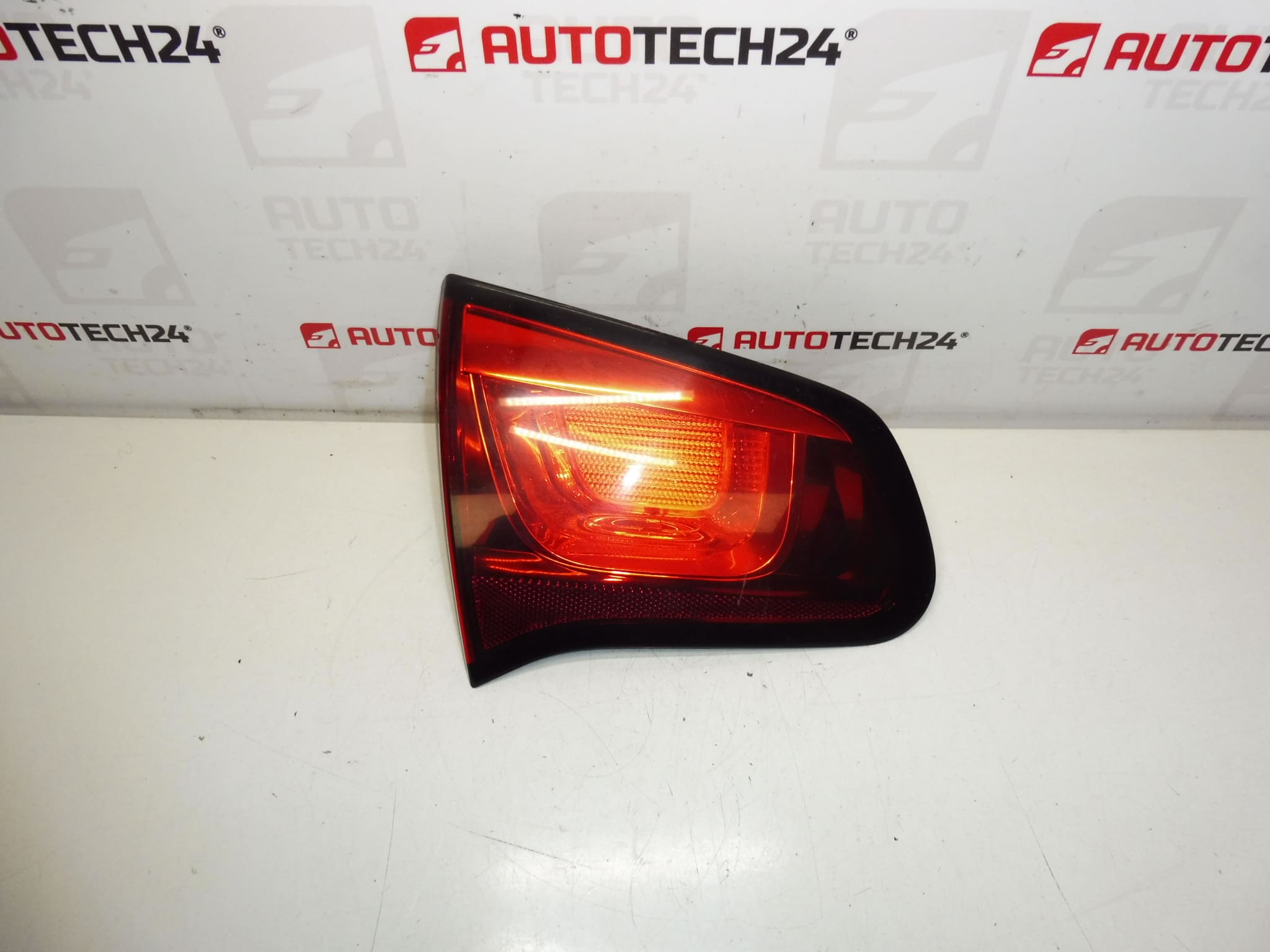 Livre de lampe arrière gauche Citroën C3 II 89090139