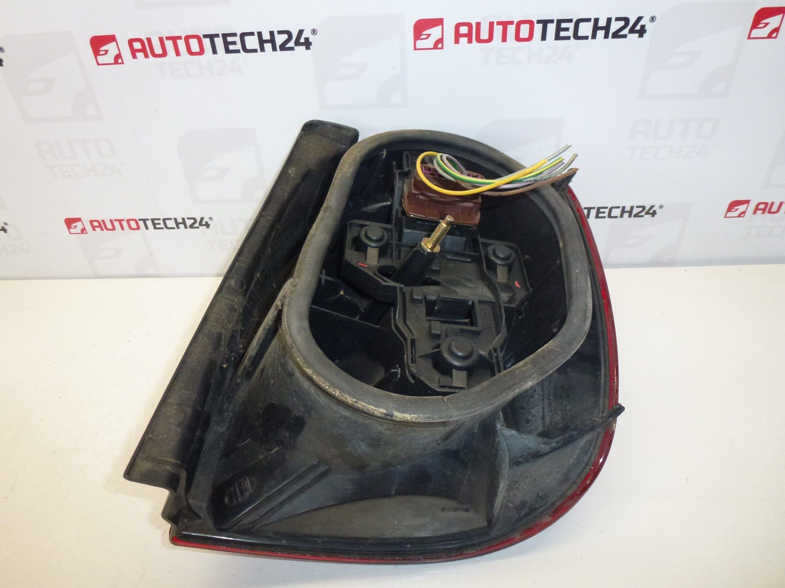 Feu arrière gauche Citroën Xsara Combi 6350J8 – Image 2