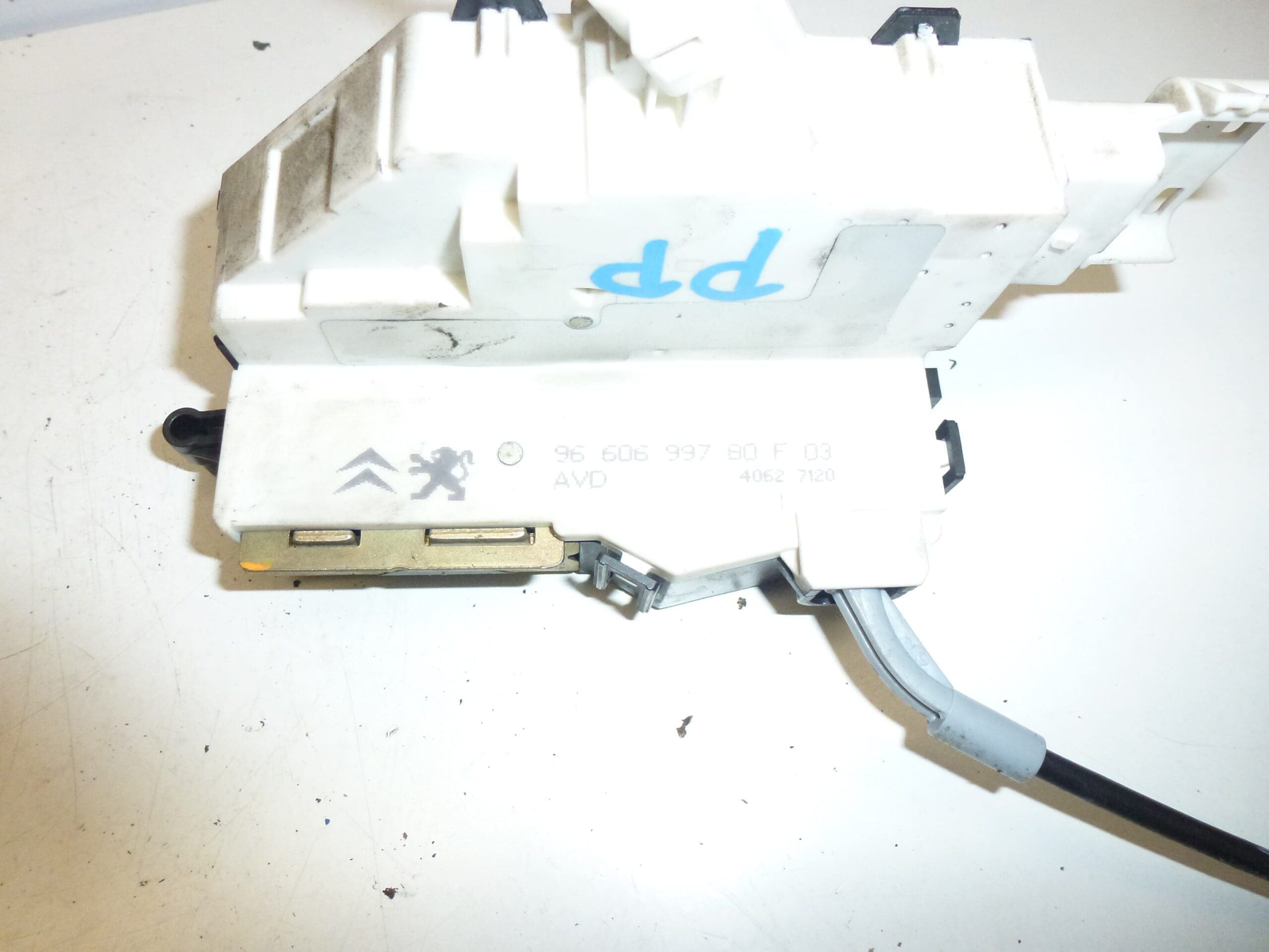 Serrure de porte avant droite Citroën C4 9660699780 9136R8 – Image 2