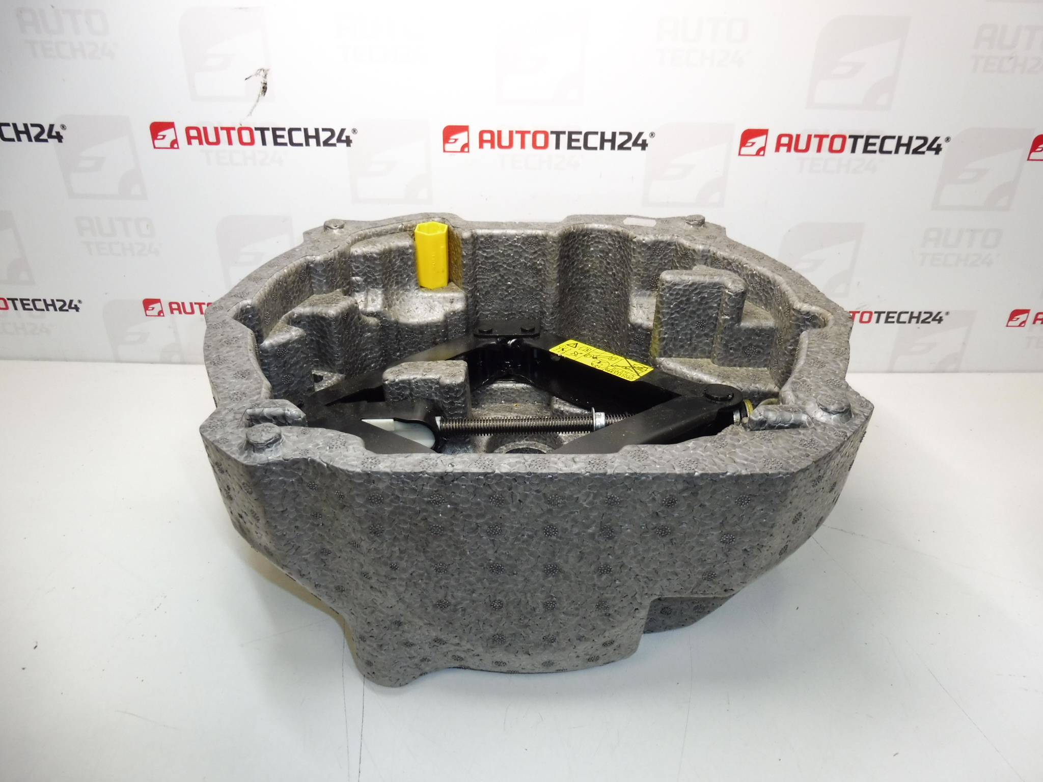 Outil levier, clé de roue, oeillet de remorquage Citroën C5 II 672599 6736C1 674414