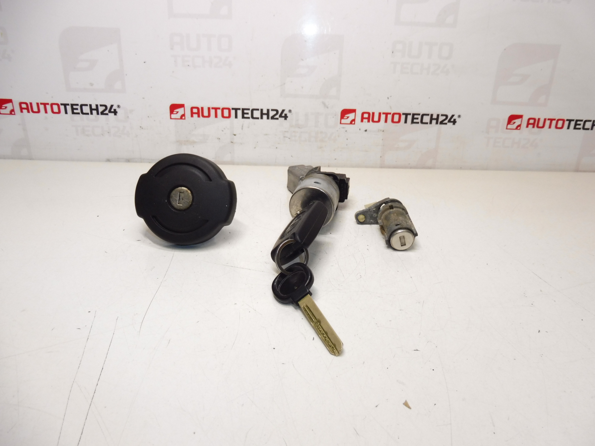 Kit de serrures d'occasion pour Peugeot 307 - 1 clé - réf. 4162JC/4162KG