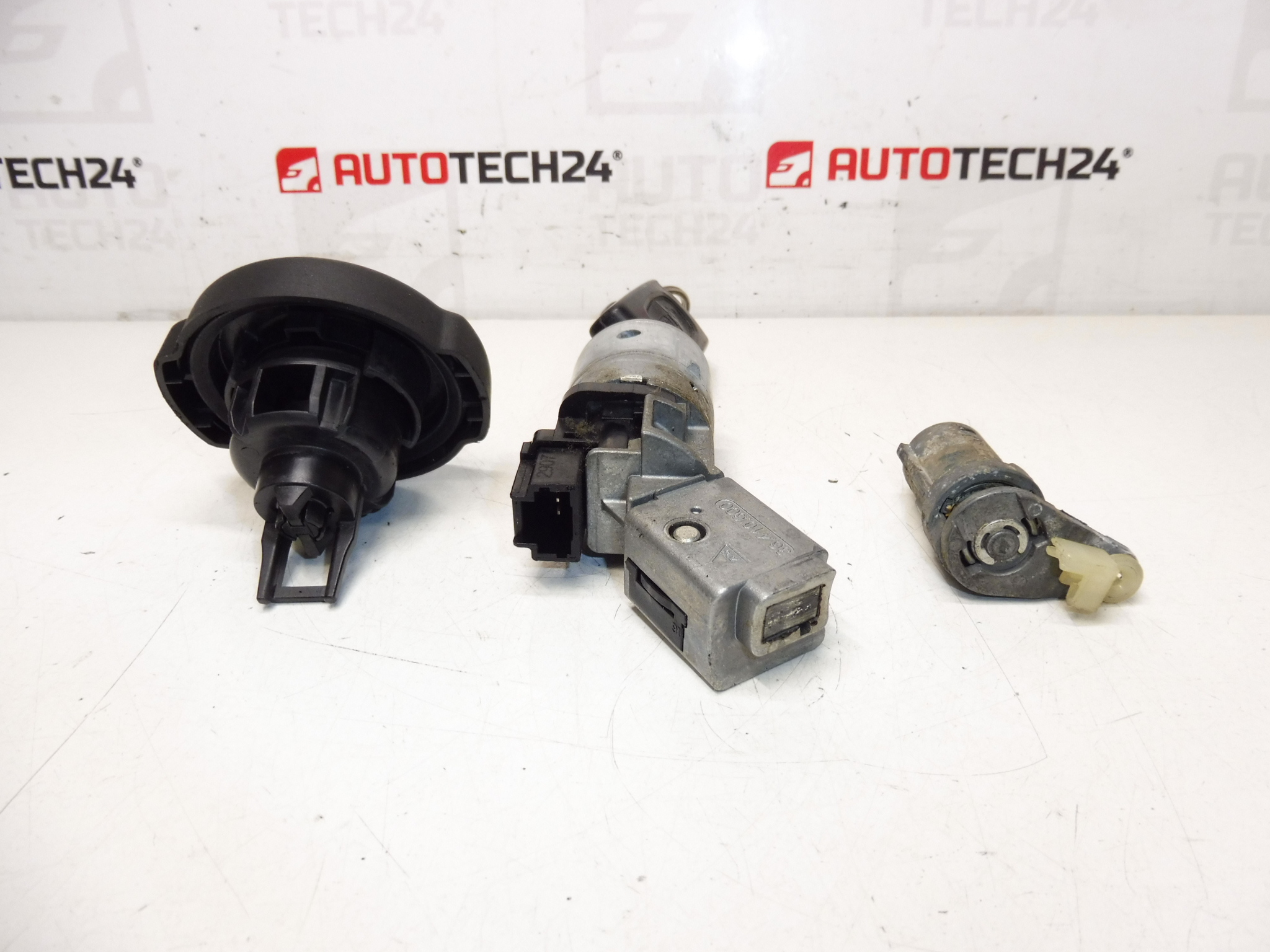 Kit de serrures d'occasion pour Peugeot 307 - 1 clé - réf. 4162JC/4162KG