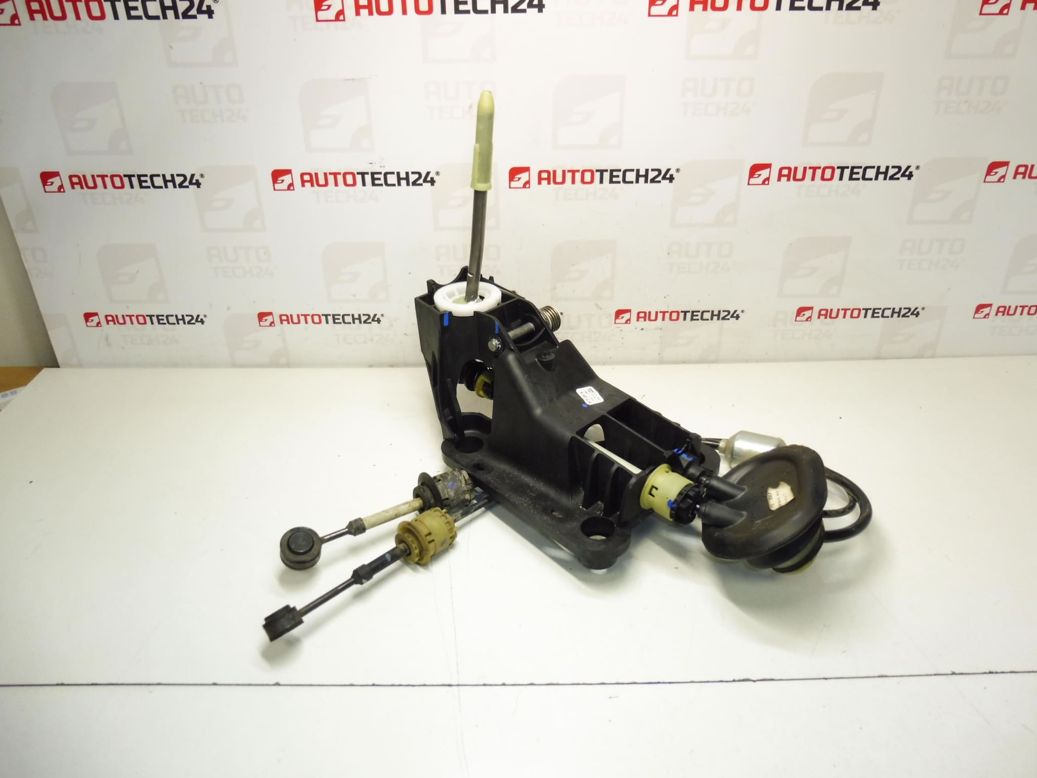 Levier de vitesses avec câbles Peugeot 207 9654072280 2400CP 2444CZ