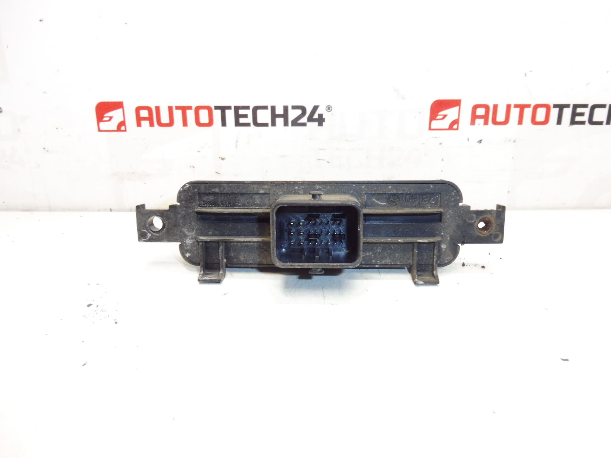 Calculateur d'éclairage Valeo Citroën Peugeot 9658054280 6224K8 – Image 2