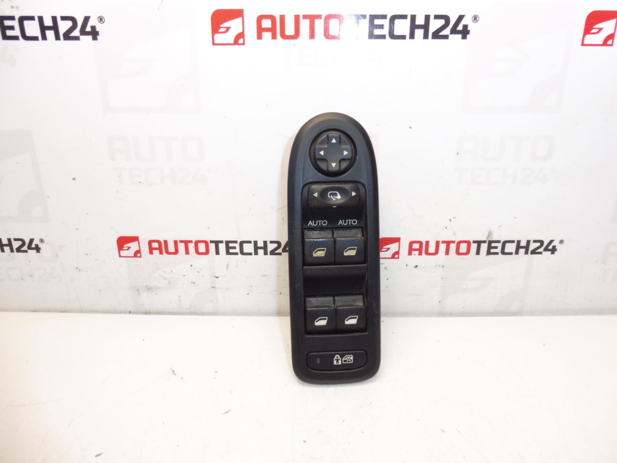 Commande de vitres et rétroviseurs Citroën C3 II 96652236XT 6490AZ
