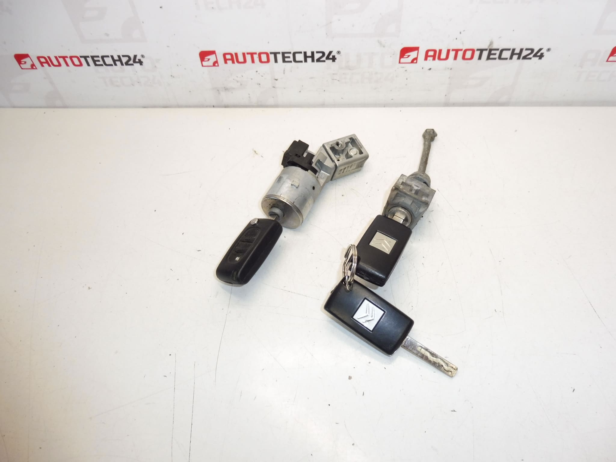 Jeu de serrures et 3 clés Citroën Peugeot 4162KF 4162KC