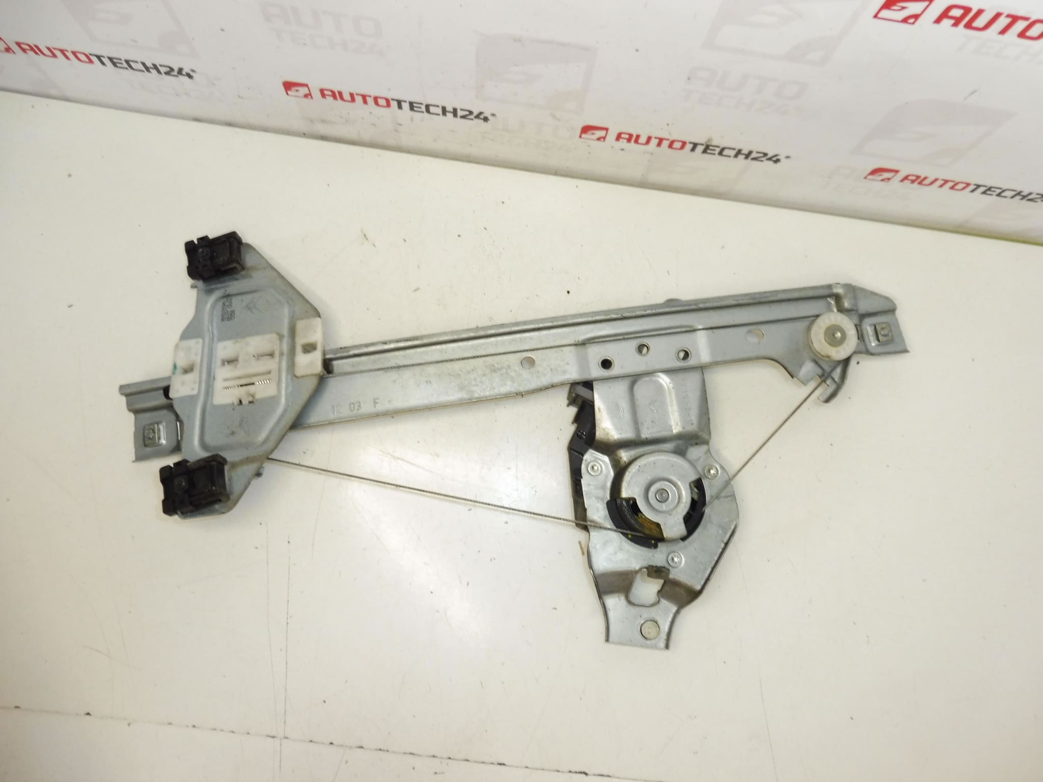 Mécanisme de tirage de lunette arrière gauche Citroën C3 II A51 9223F9 – Image 2