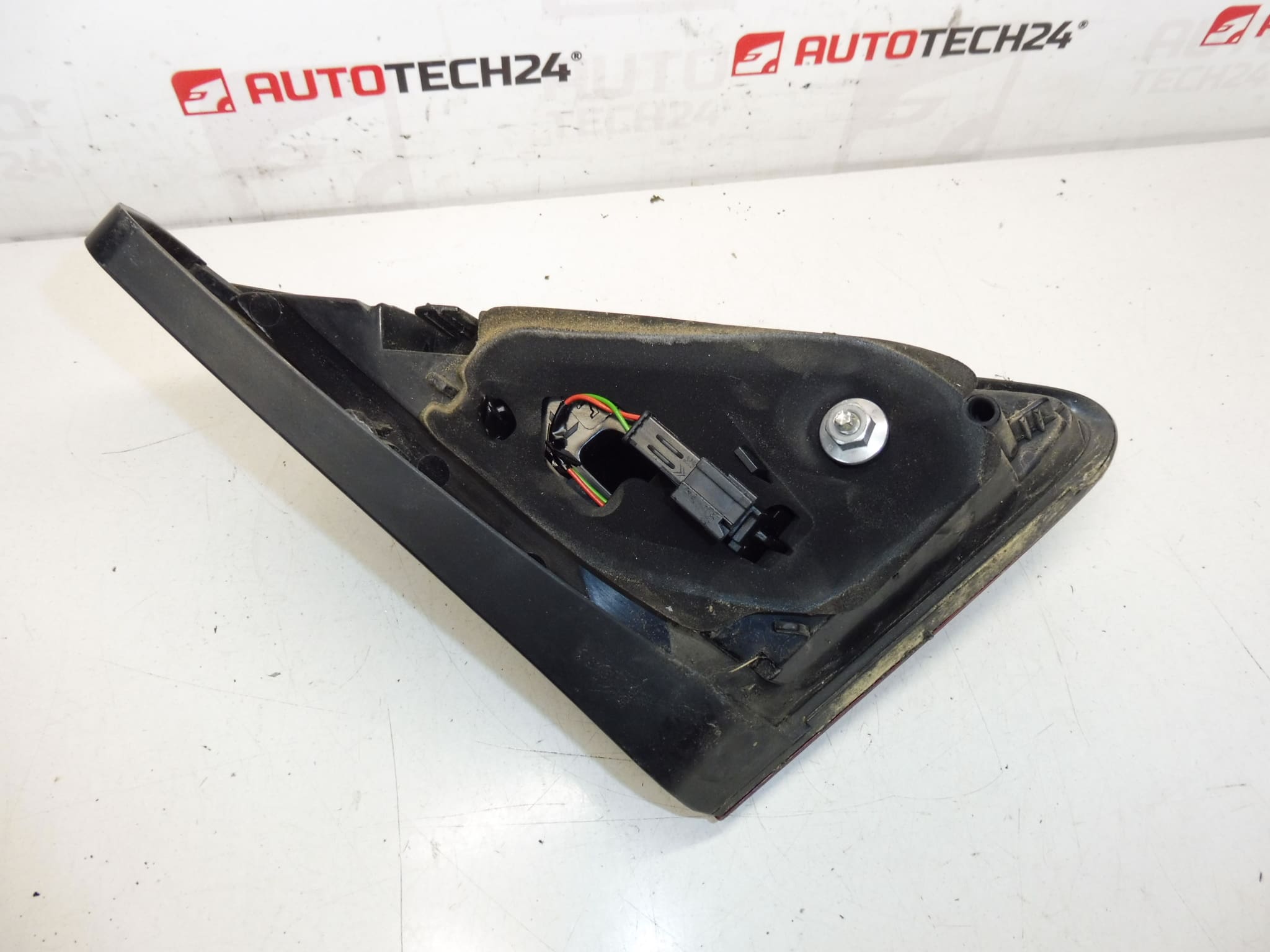 Peugeot 3008 couvercle phare arrière droit 9805511280 – Image 2
