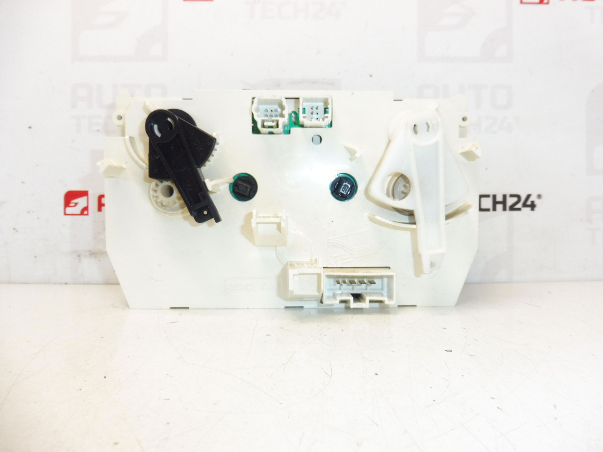 Commande de chauffage et de climatisation Peugeot 307 593240000 T5RFESS 6451JS
