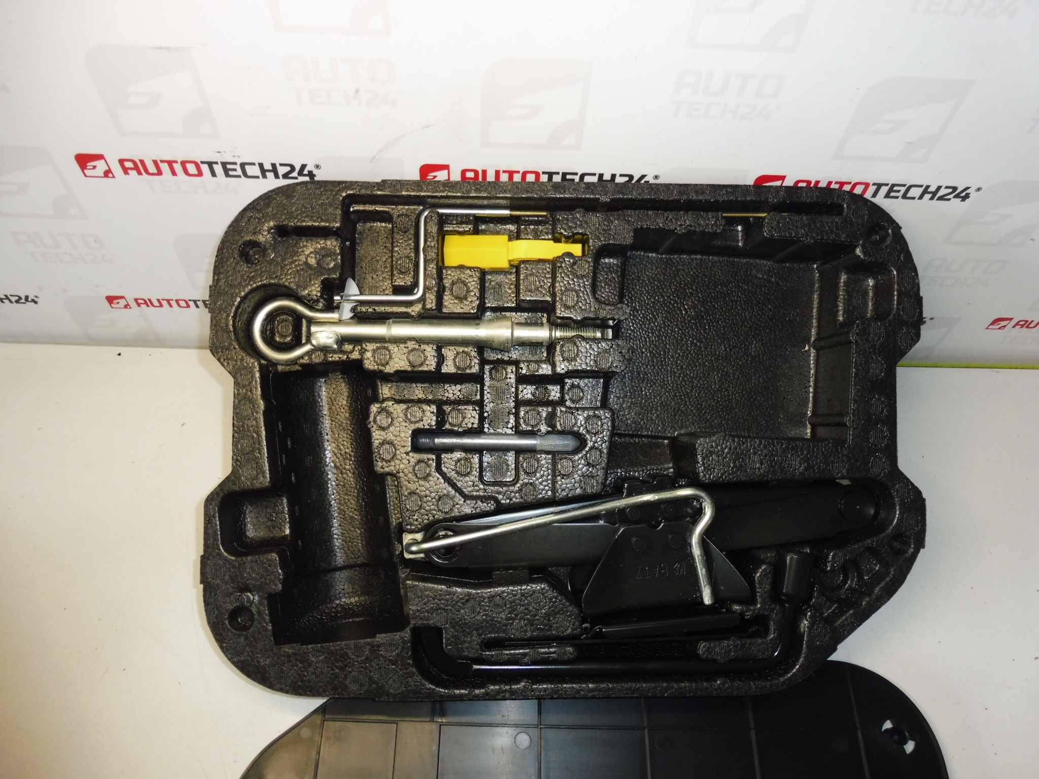 Set d'Outils, Cric, Clé, Crochet d'Attelage Citroën C4 PICASSO 6736A7 674418 672594 671809 671739