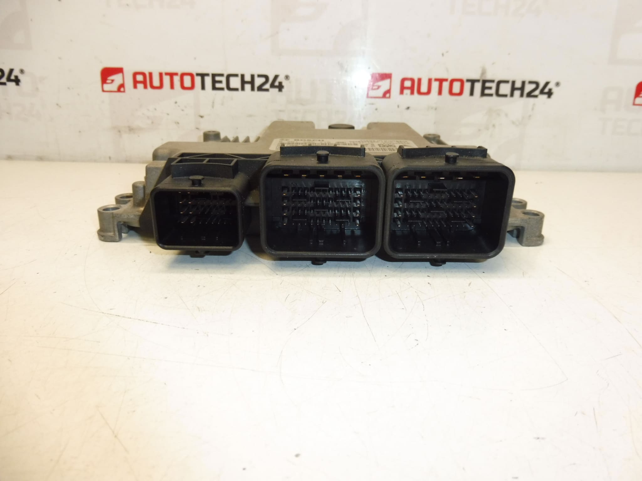 Calculateur Bosch MEV17.4 0261S05715 9666824080 – Image 2