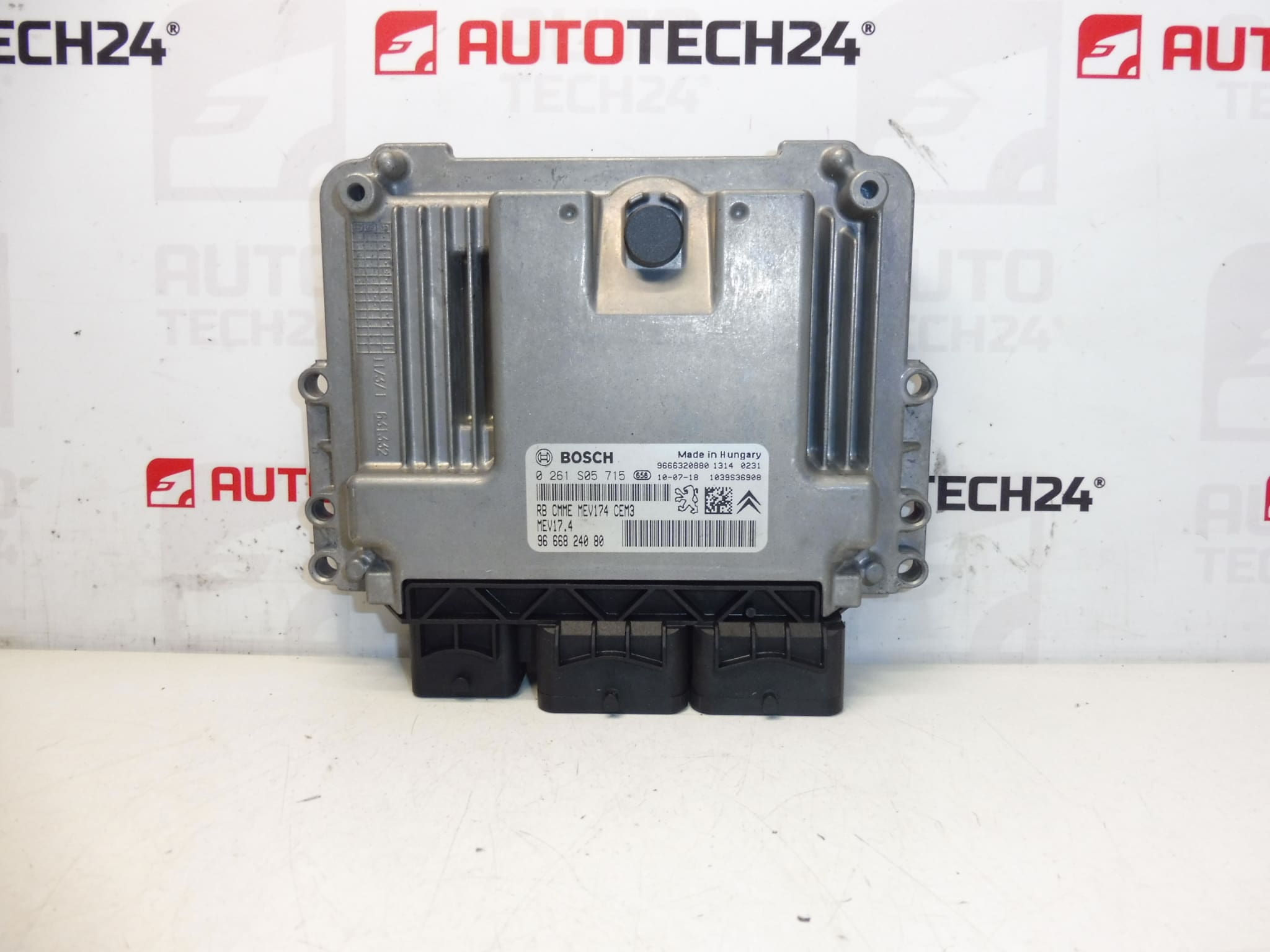 Calculateur Bosch MEV17.4 0261S05715 9666824080
