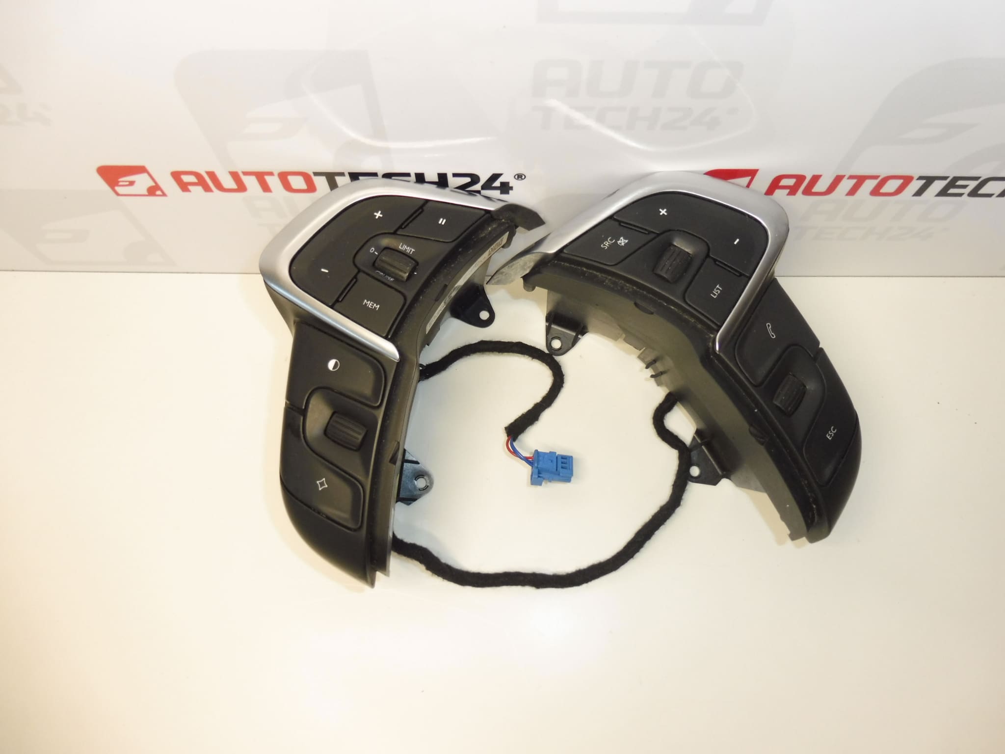 Commande au volant Citroën C4 II et DS4 96720514ZD 98094655ZD