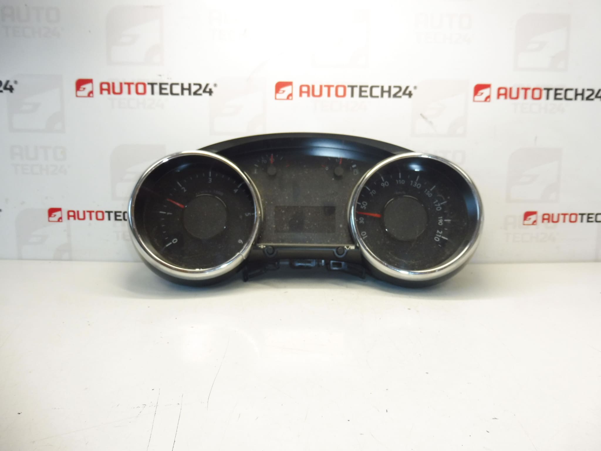 Compteur de vitesse 144000km Peugeot 3008 5008 9804210980 980462780