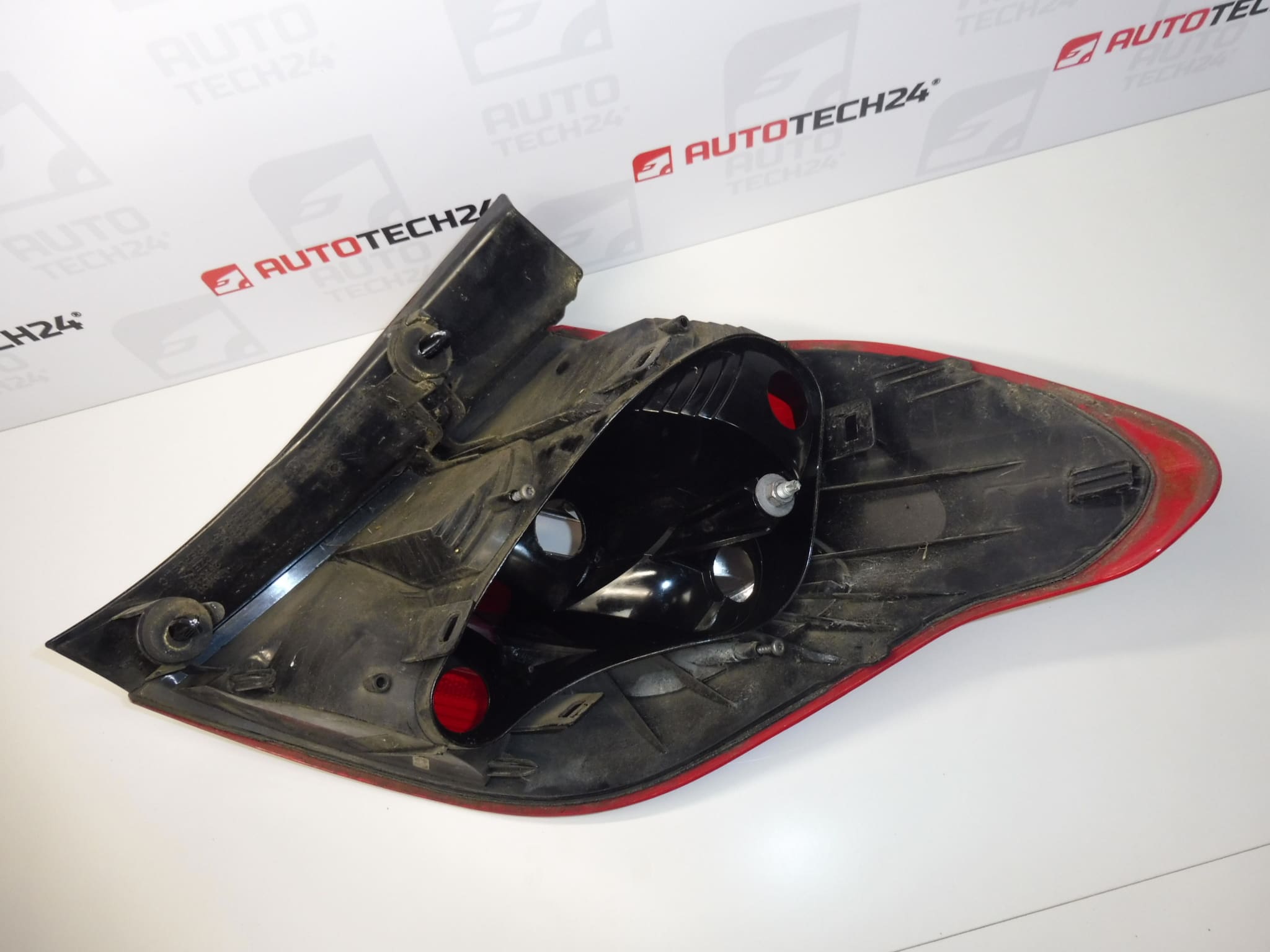 Feu arrière extérieur gauche Citroën C4 II 9687312180 6350KS – Image 2