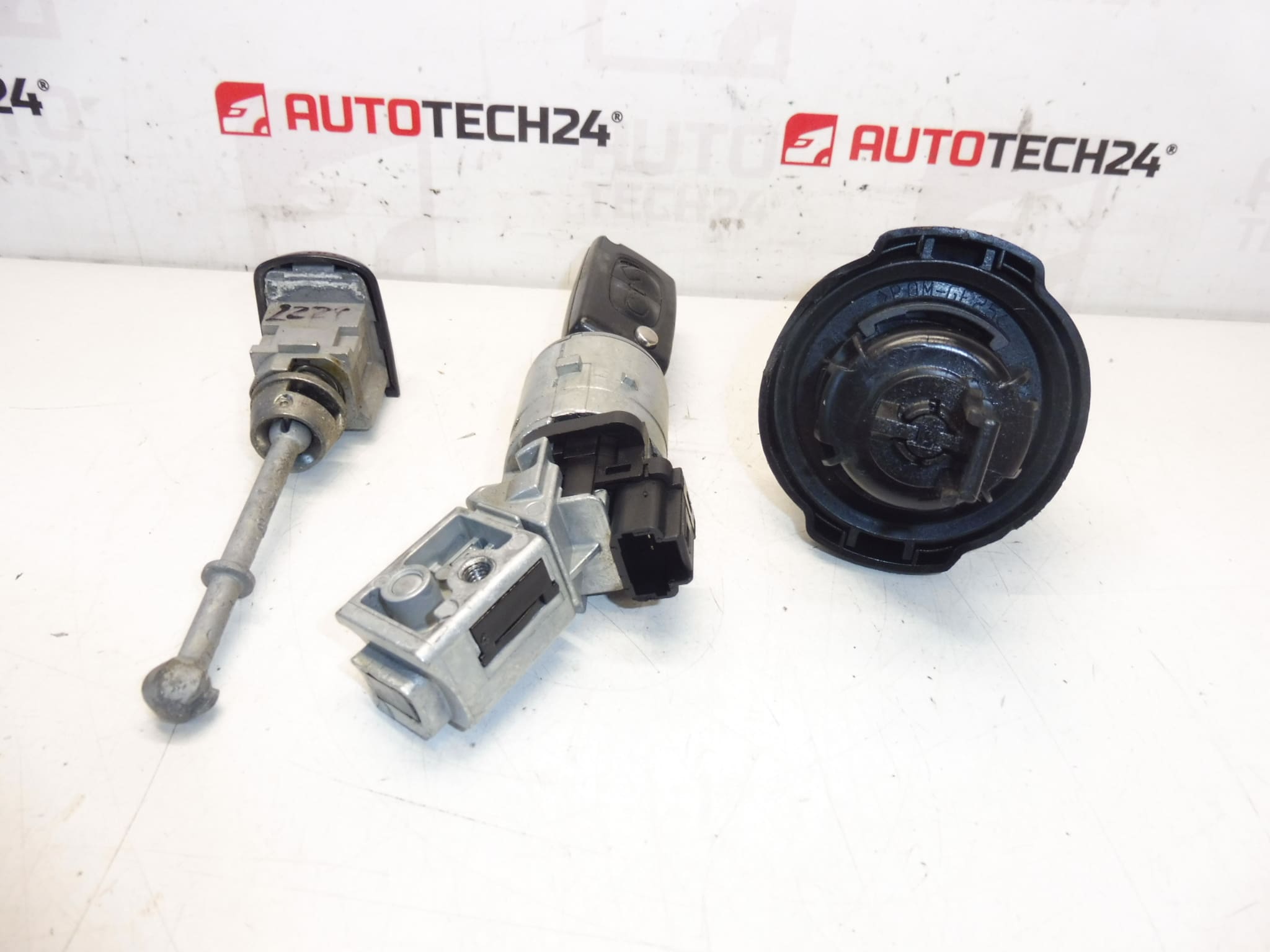 Jeu de serrures 2 clés Peugeot 3008 5008 4162SX 4162KF 4162XT – Image 2