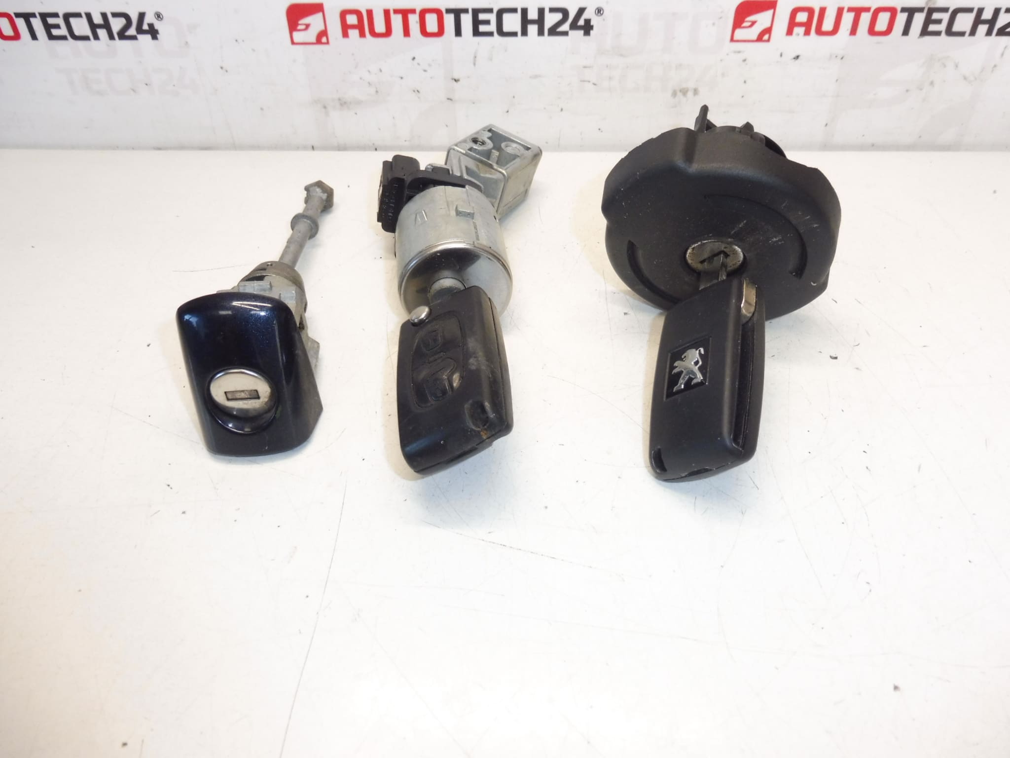 Jeu de serrures 2 clés Peugeot 3008 5008 4162SX 4162KF 4162XT