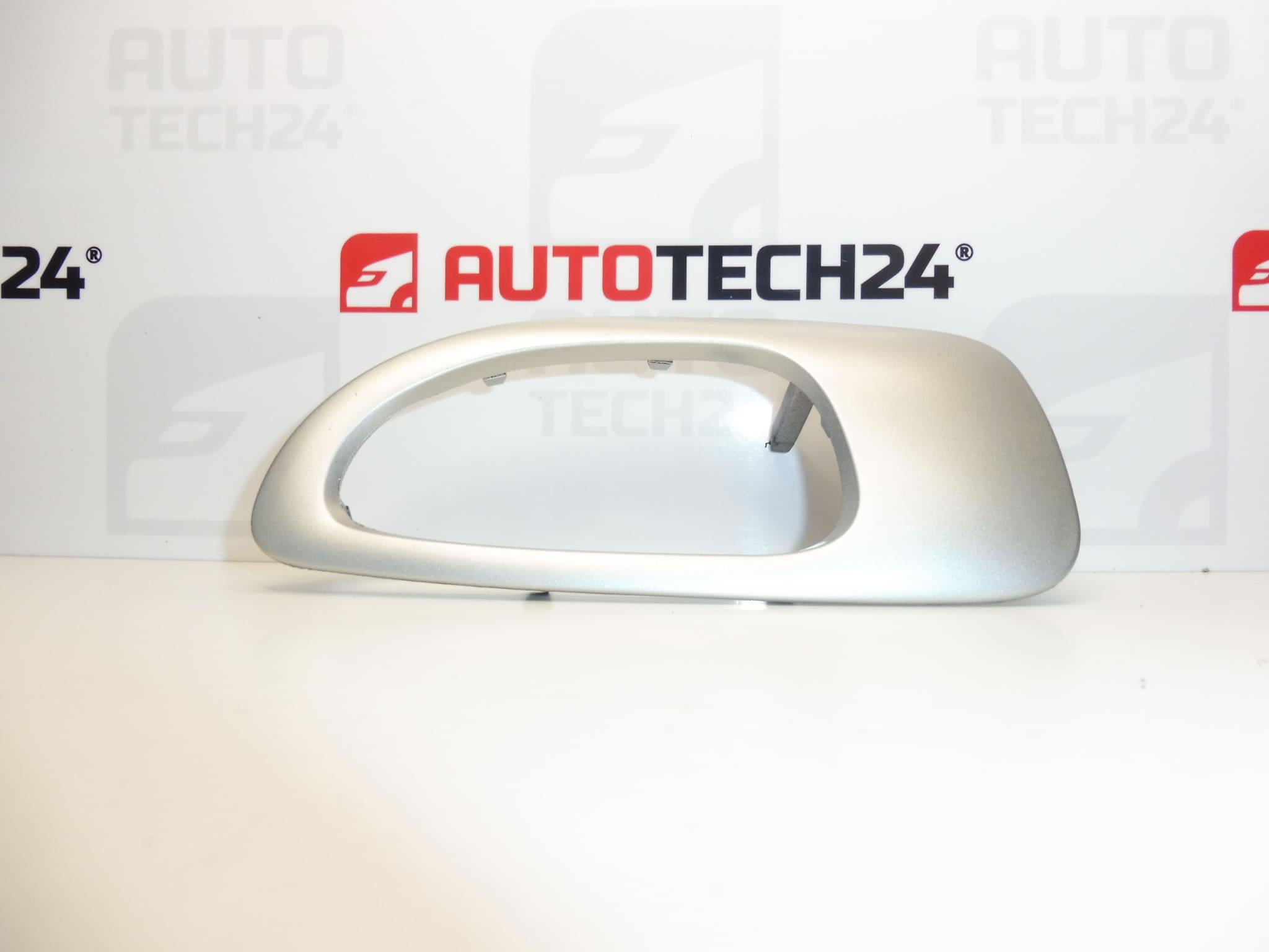 Cache de la poignée intérieure de la porte arrière droite Peugeot 307 9634769077 9119Y2