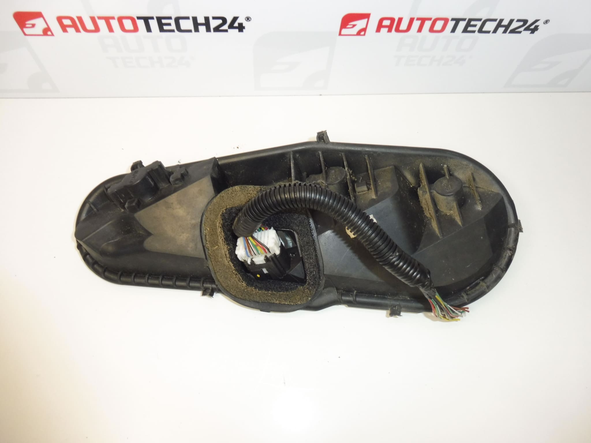 Socle porte-ampoule feu arrière gauche Citroën C1 Peugeot 107 1607990980 – Image 2