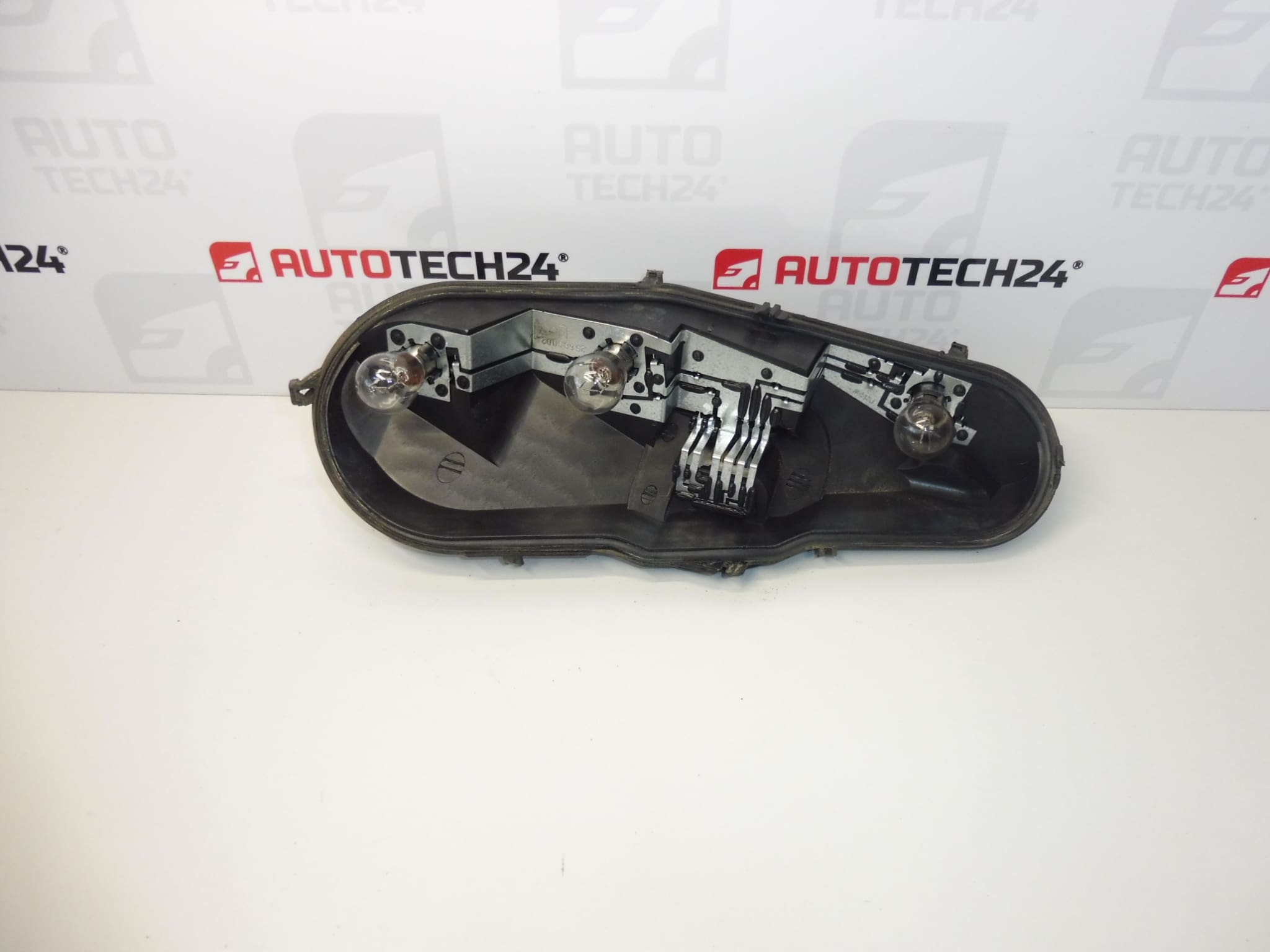 Porte-lampes du feu arrière gauche Citroën C1 Peugeot 107 1607990980