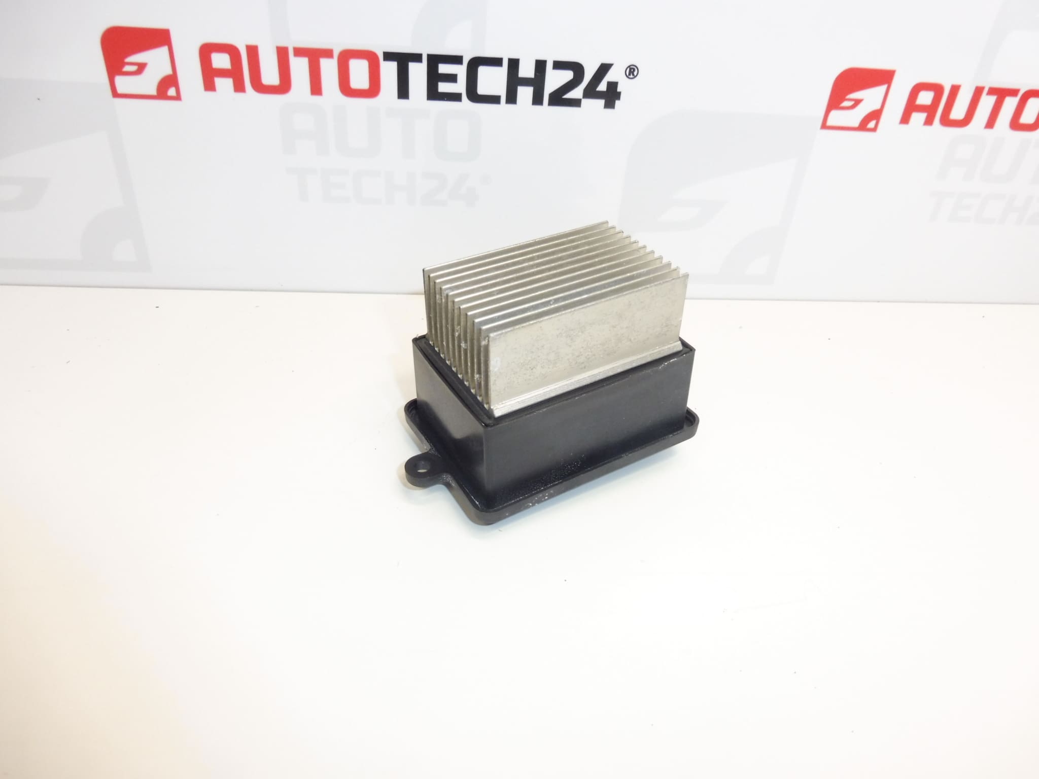 Régulateur de ventilateur Citroën Peugeot 9821291880